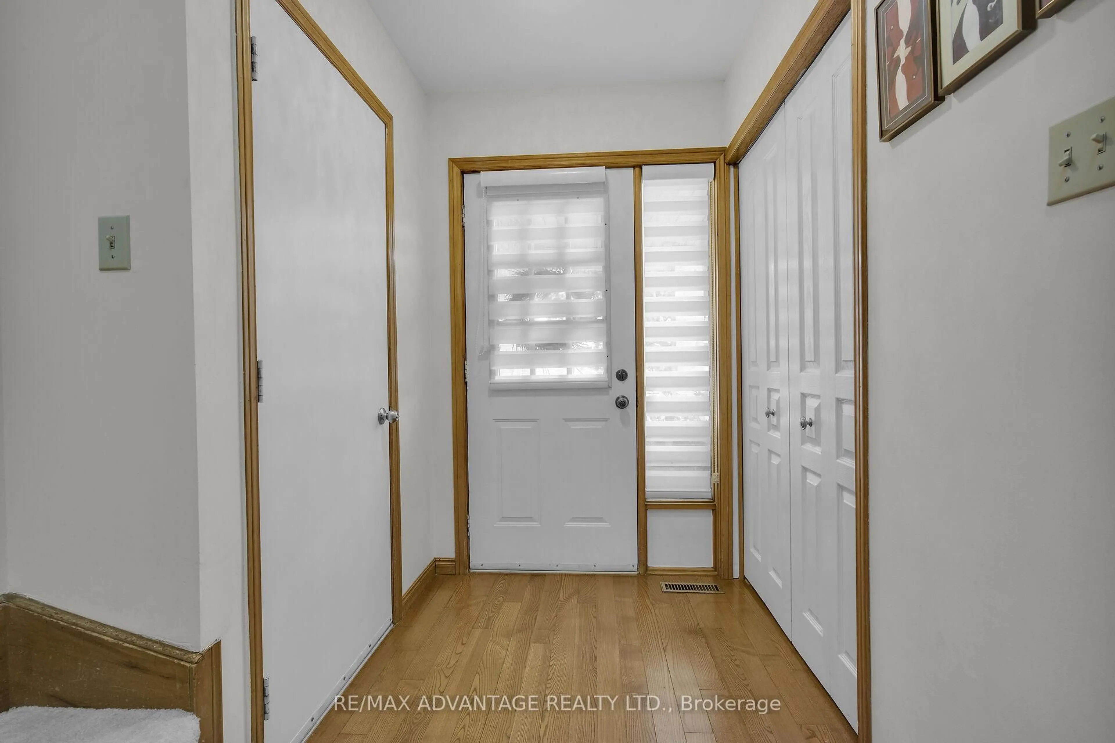 Indoor entryway for 243 Conway Dr, London South Ontario N6E 3J4