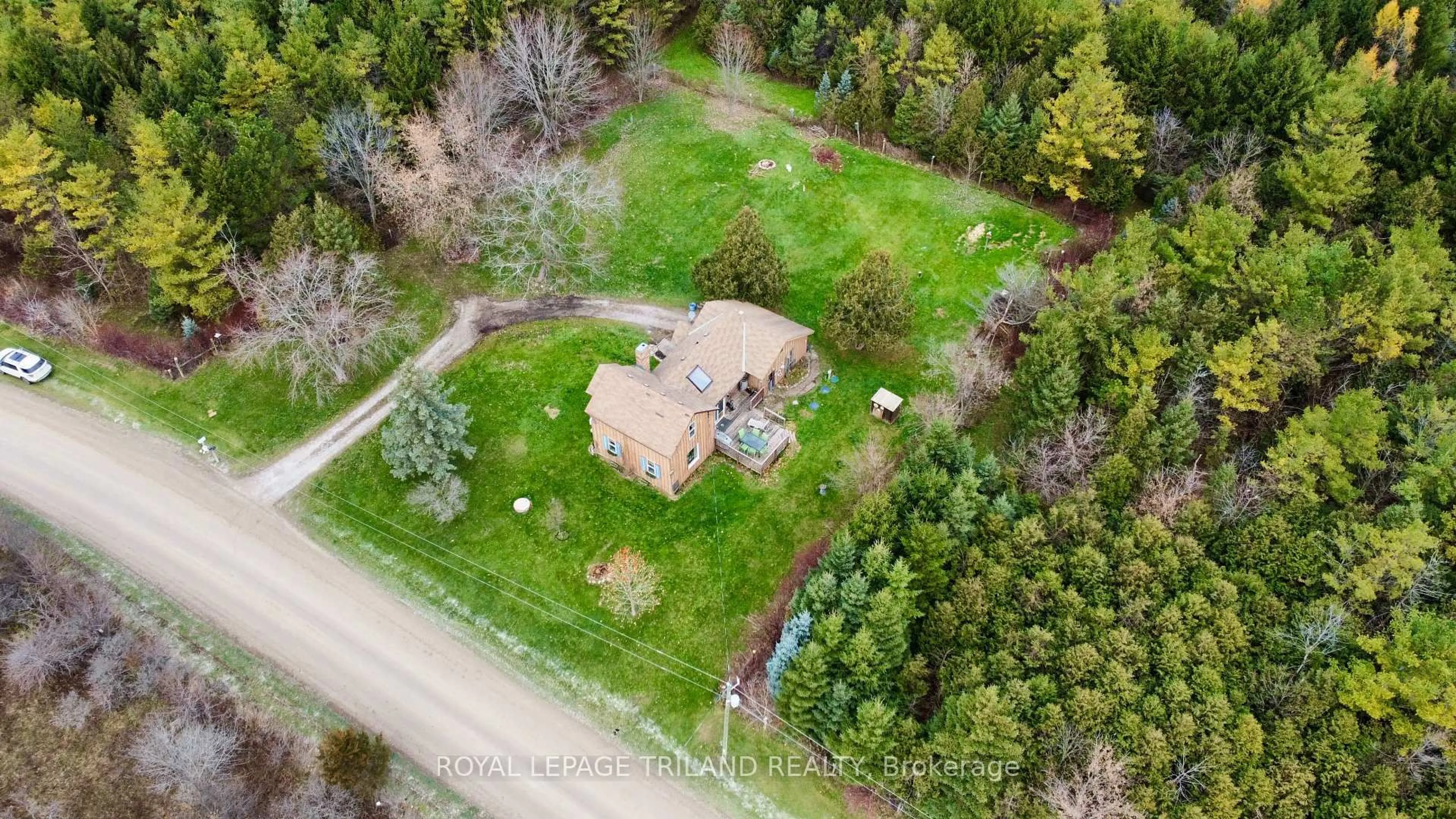A pic from outside/outdoor area/front of a property/back of a property/a pic from drone, unknown for 21622 Dundonald Rd, Southwest Middlesex Ontario N0L 1M0