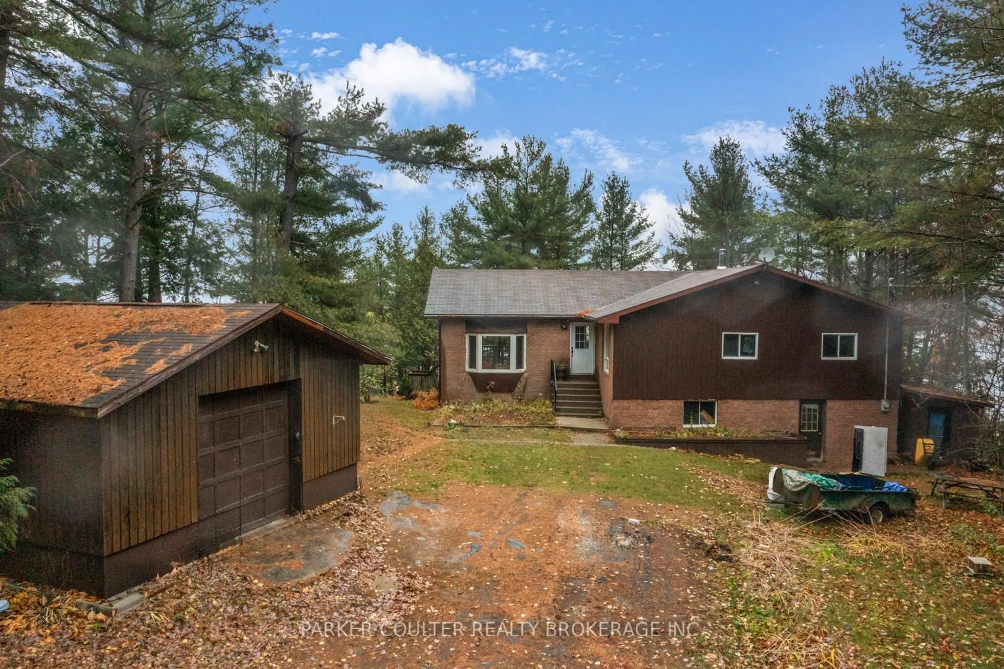 A pic from outside/outdoor area/front of a property/back of a property/a pic from drone, unknown for 1191 Geewadin Rd, Parry Sound Ontario P2A 1B9