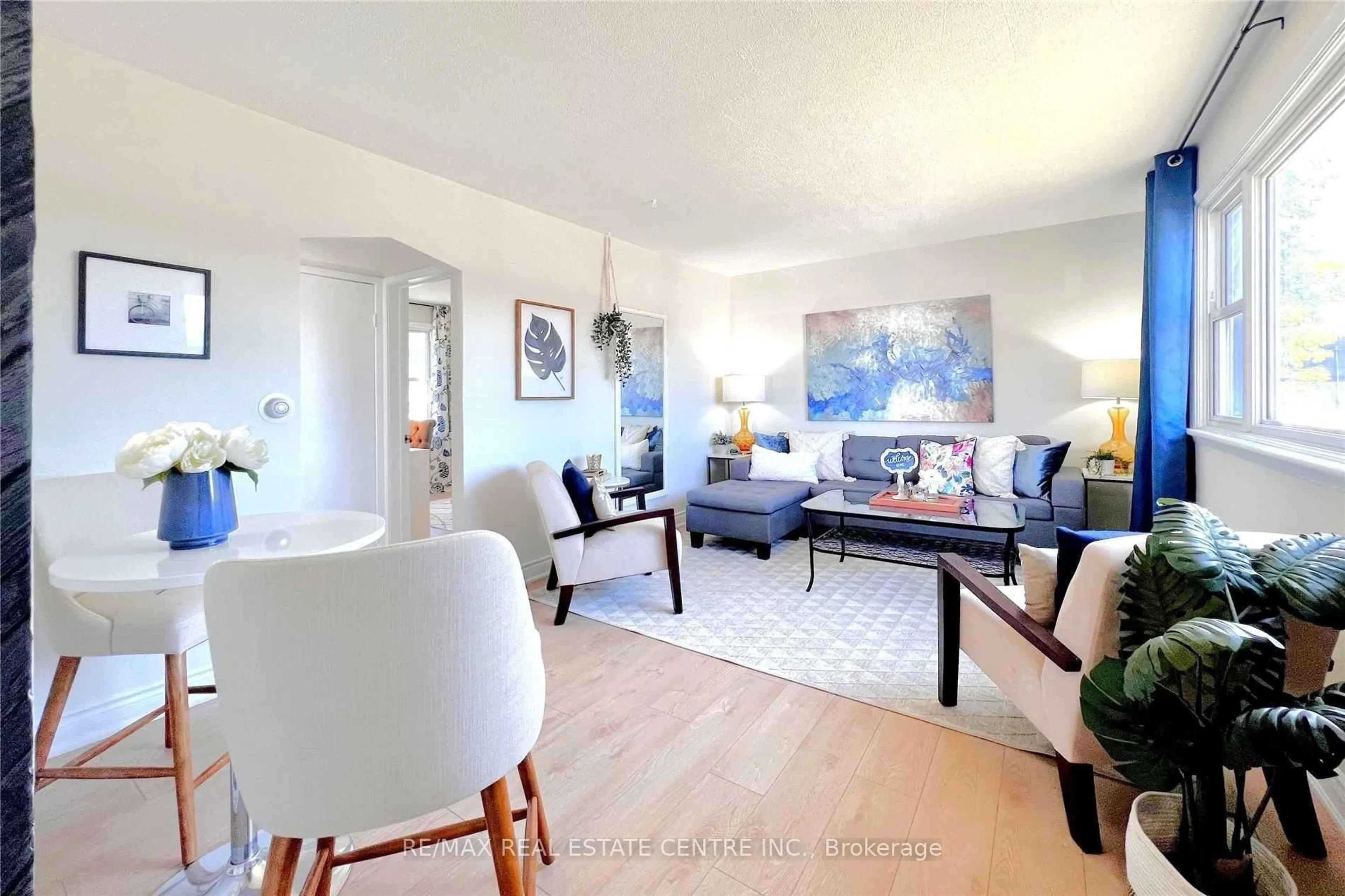 Living room with furniture, unknown for 25 Hayes Ave, Hamilton Ontario L8H 1M3