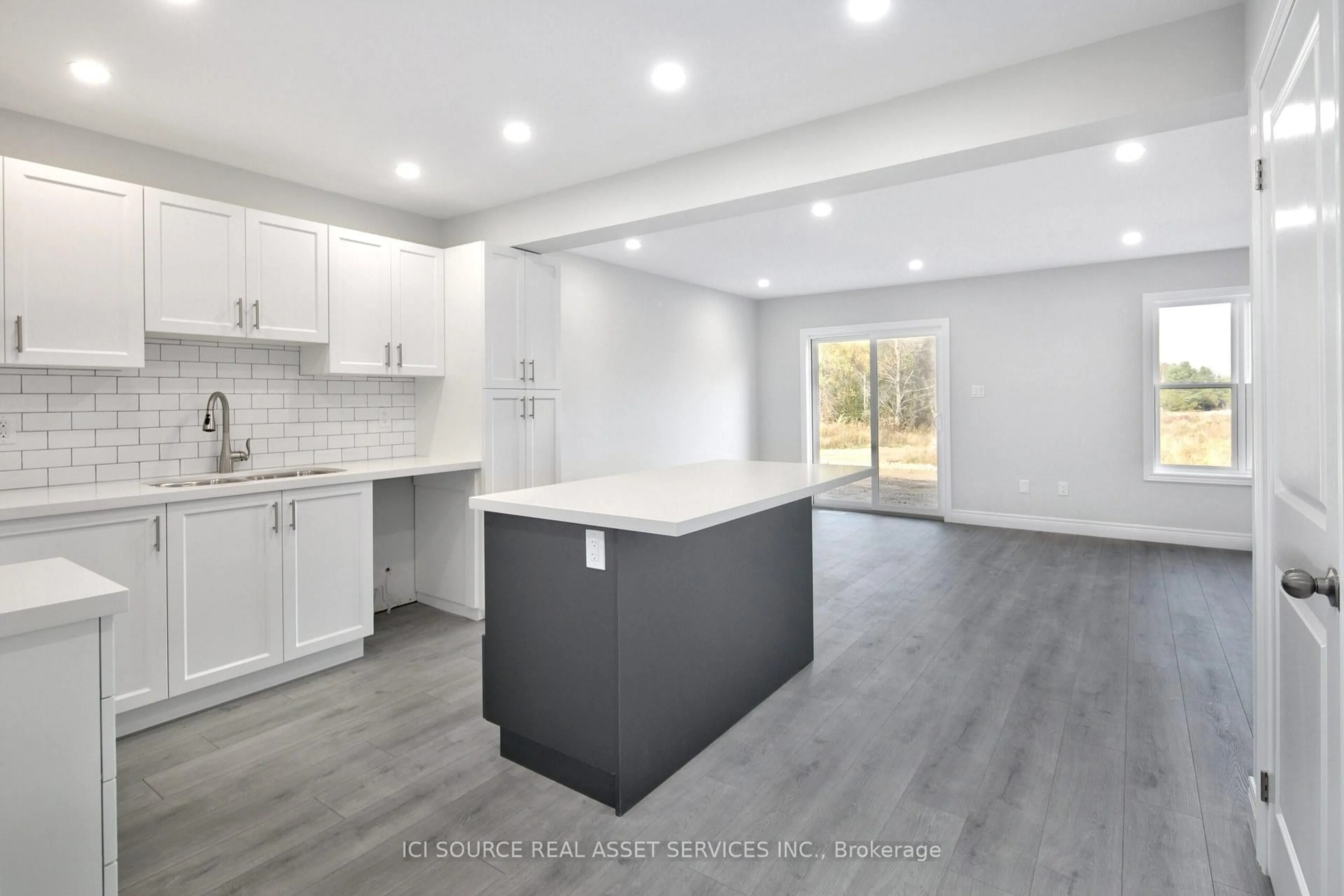 Open concept kitchen, unknown for 680 Wild Rose Dr, Gravenhurst Ontario P1P 0B4