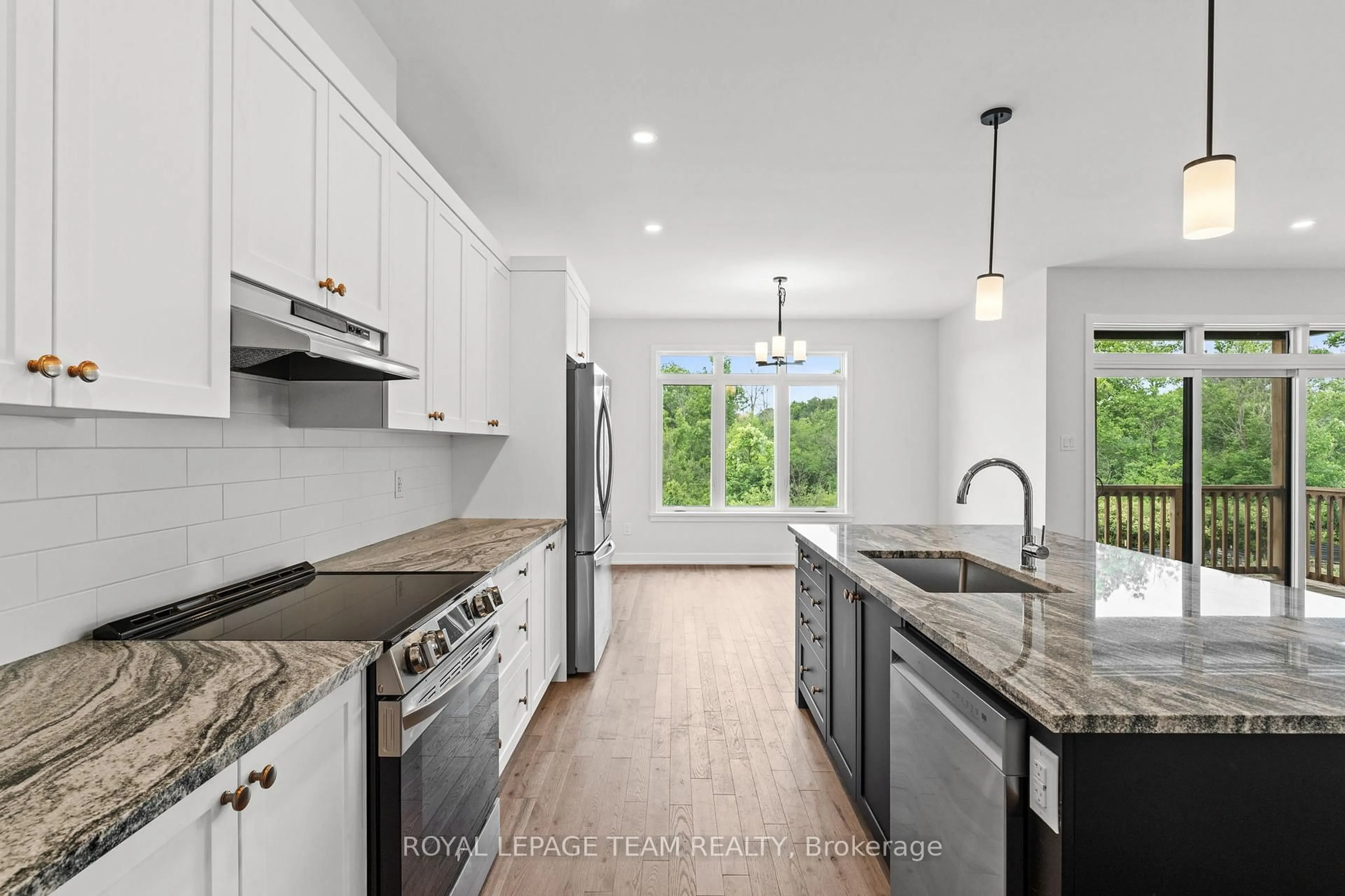 Open concept kitchen, ceramic/tile floor for 1034 Turner Dr, Brockville Ontario K6V 0G8