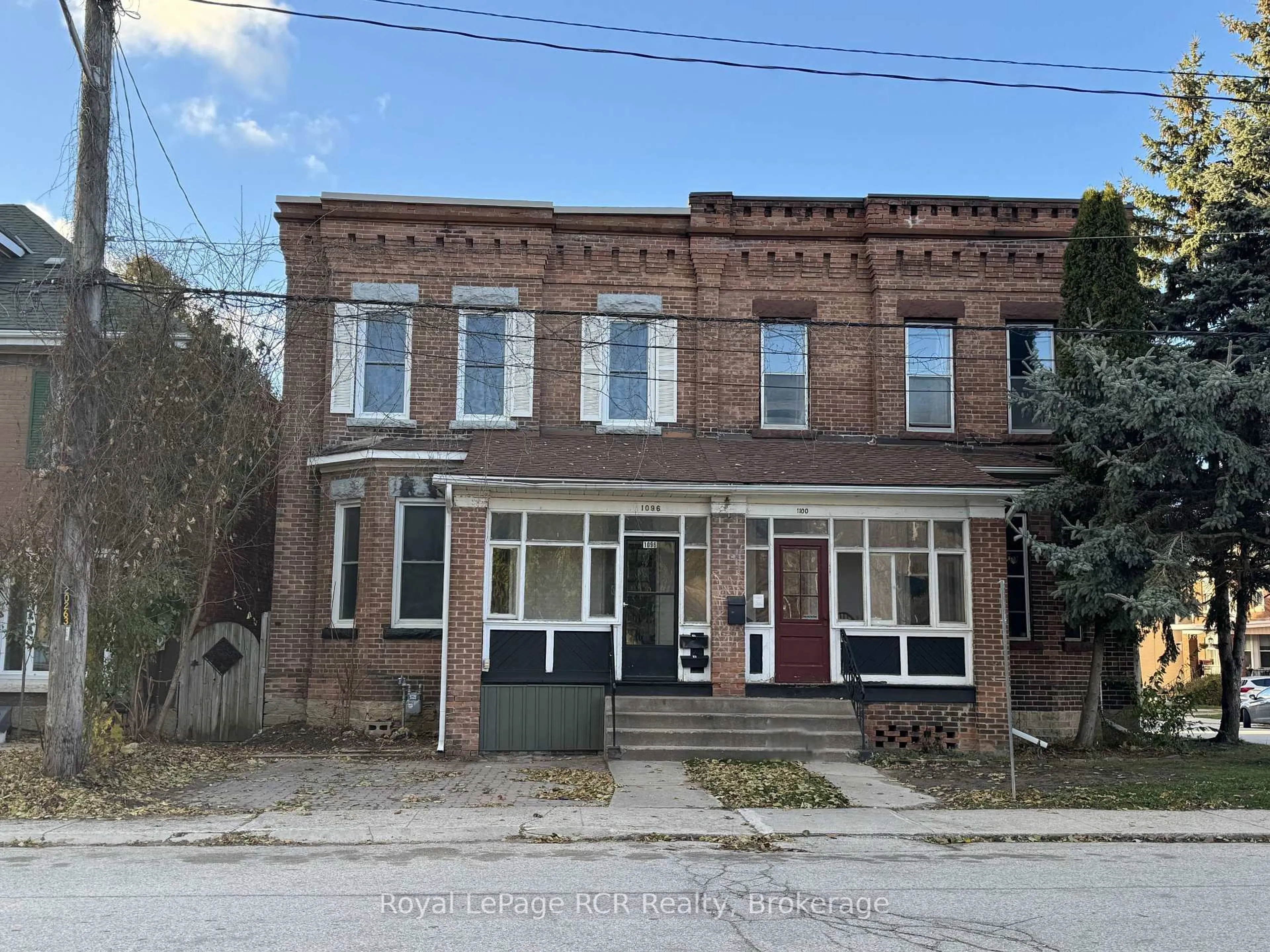 Home with brick exterior material, building for 1096 4th Ave, Owen Sound Ontario N4K 2P2