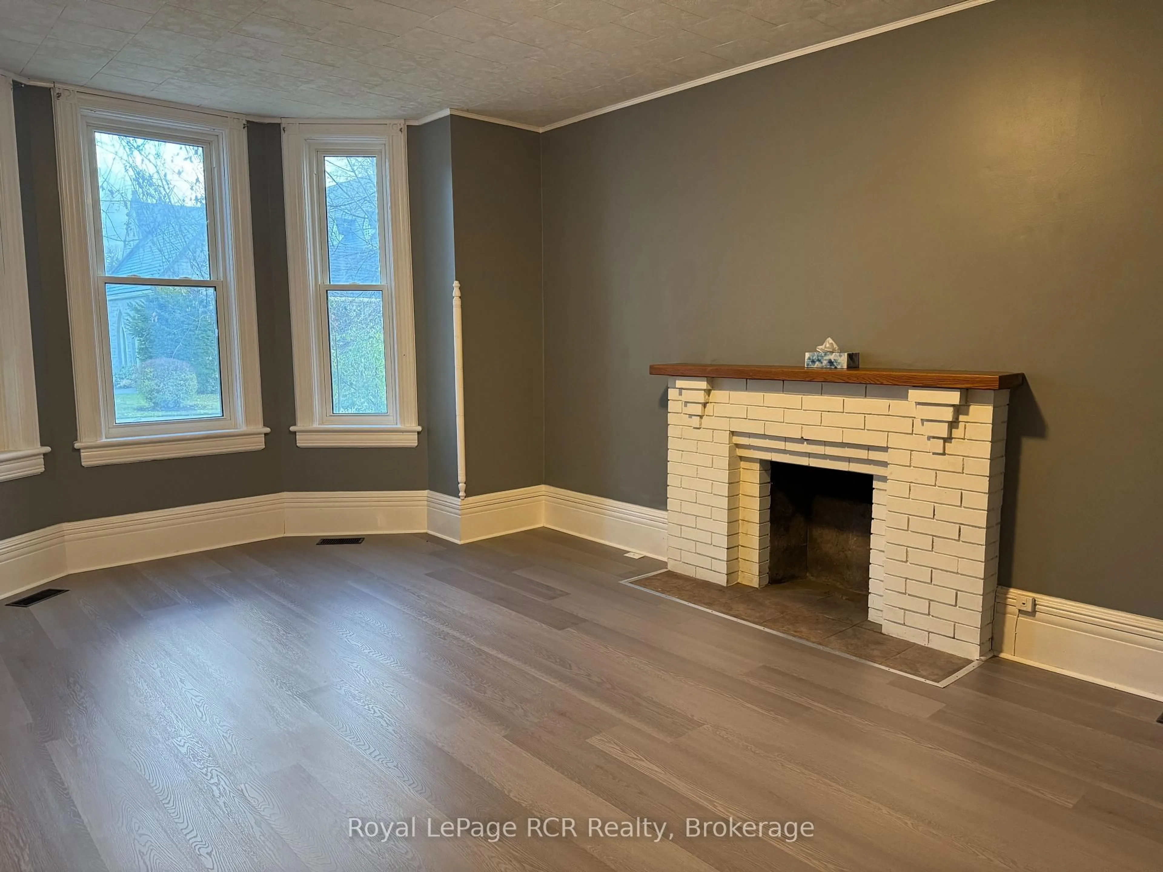 A pic of a room for 1096 4th Ave, Owen Sound Ontario N4K 2P2