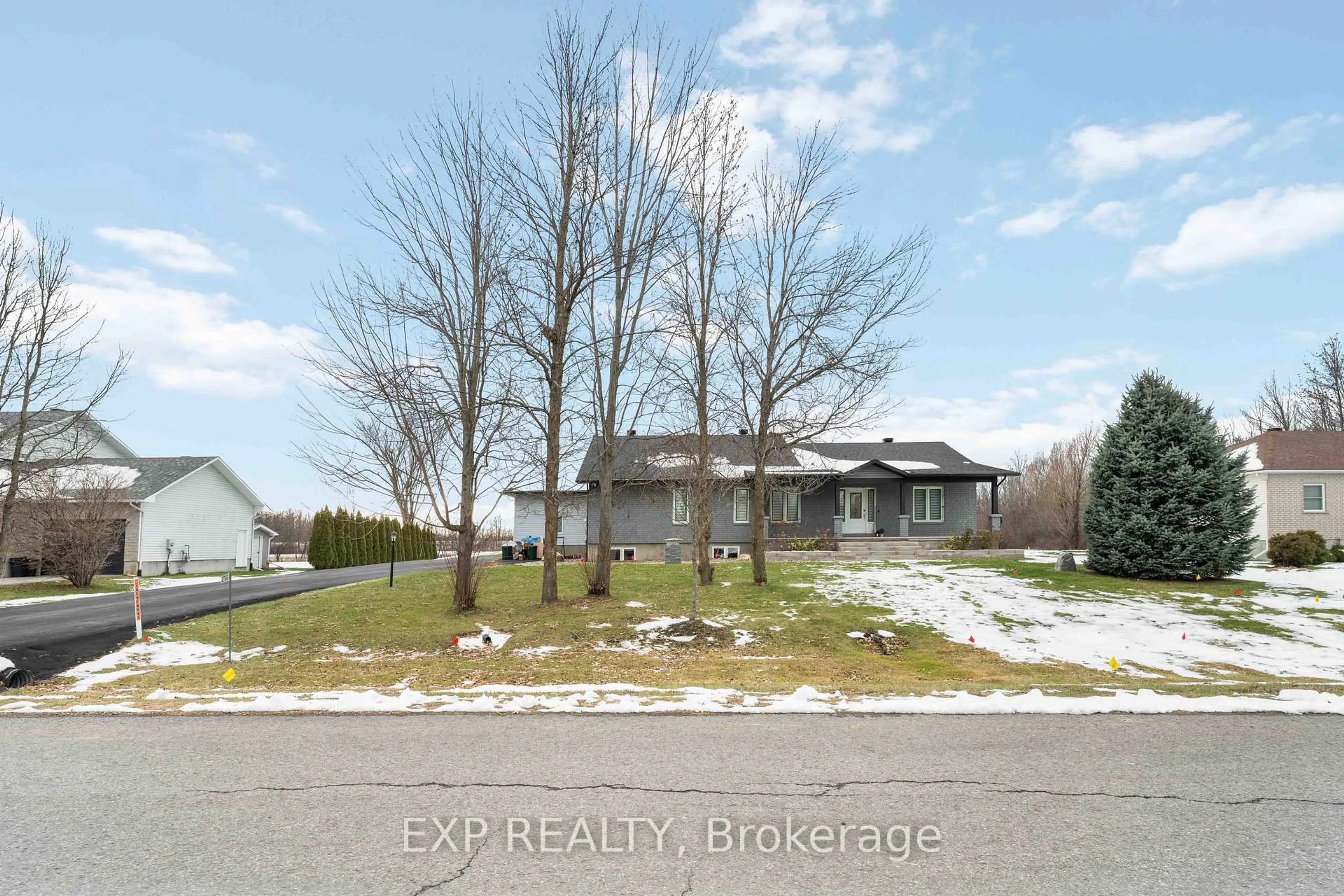 A pic from outside/outdoor area/front of a property/back of a property/a pic from drone, street for 2760 Johannes St, Metcalfe Ontario K0A 2P0