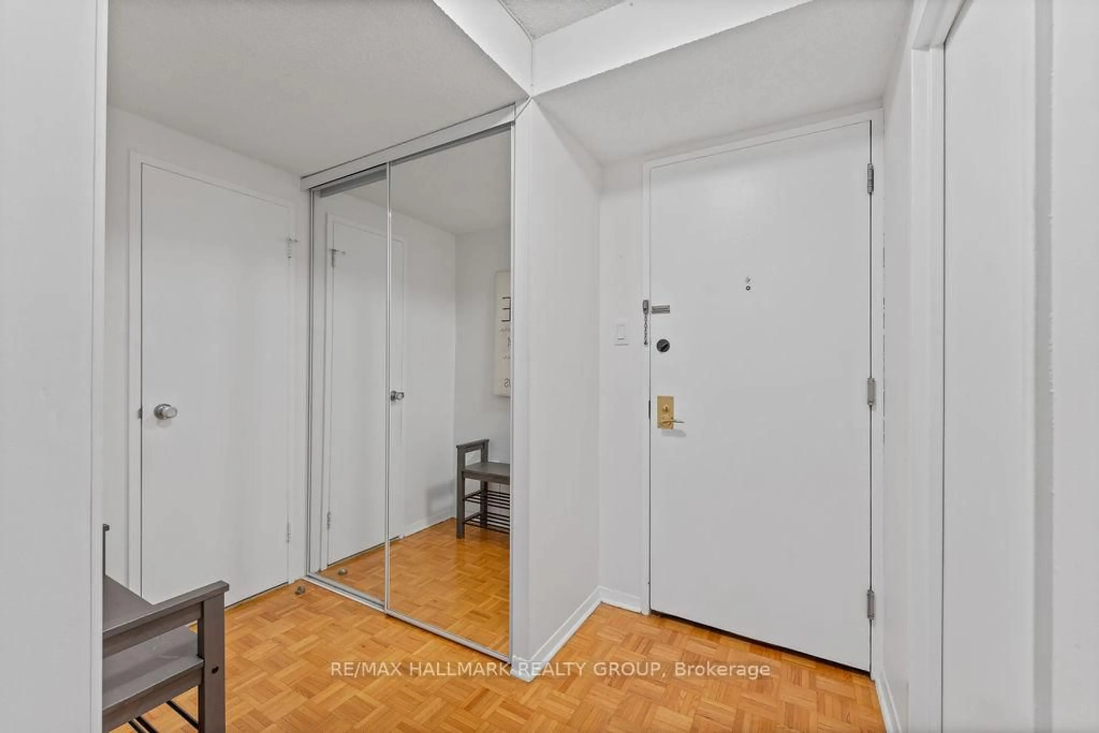 Unknown for 505 St Laurent Blvd #350, Ottawa Ontario K1K 3X4