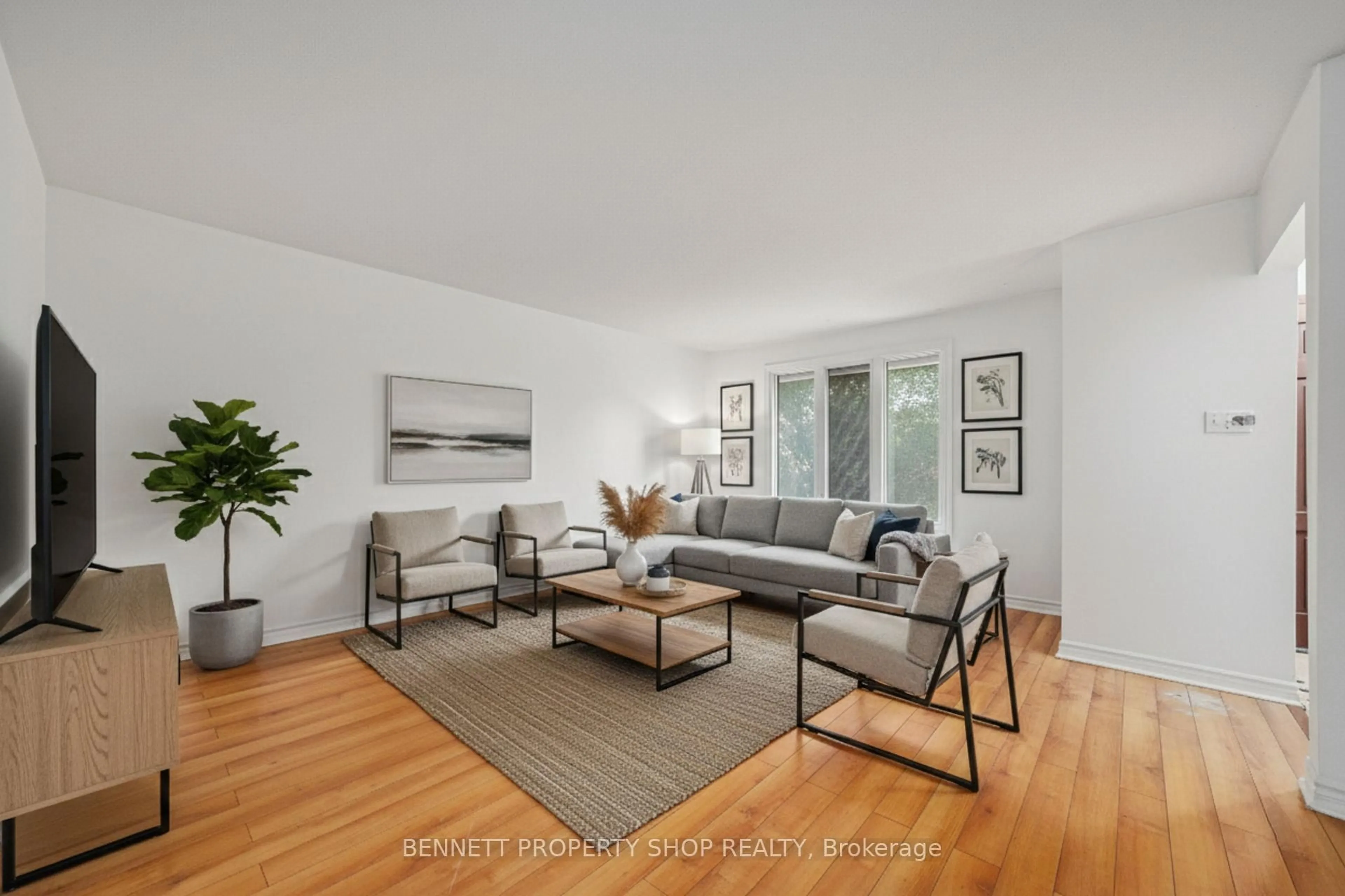 Living room with furniture, unknown for 909 Greenbriar Ave, Ottawa Ontario K2C 0J8