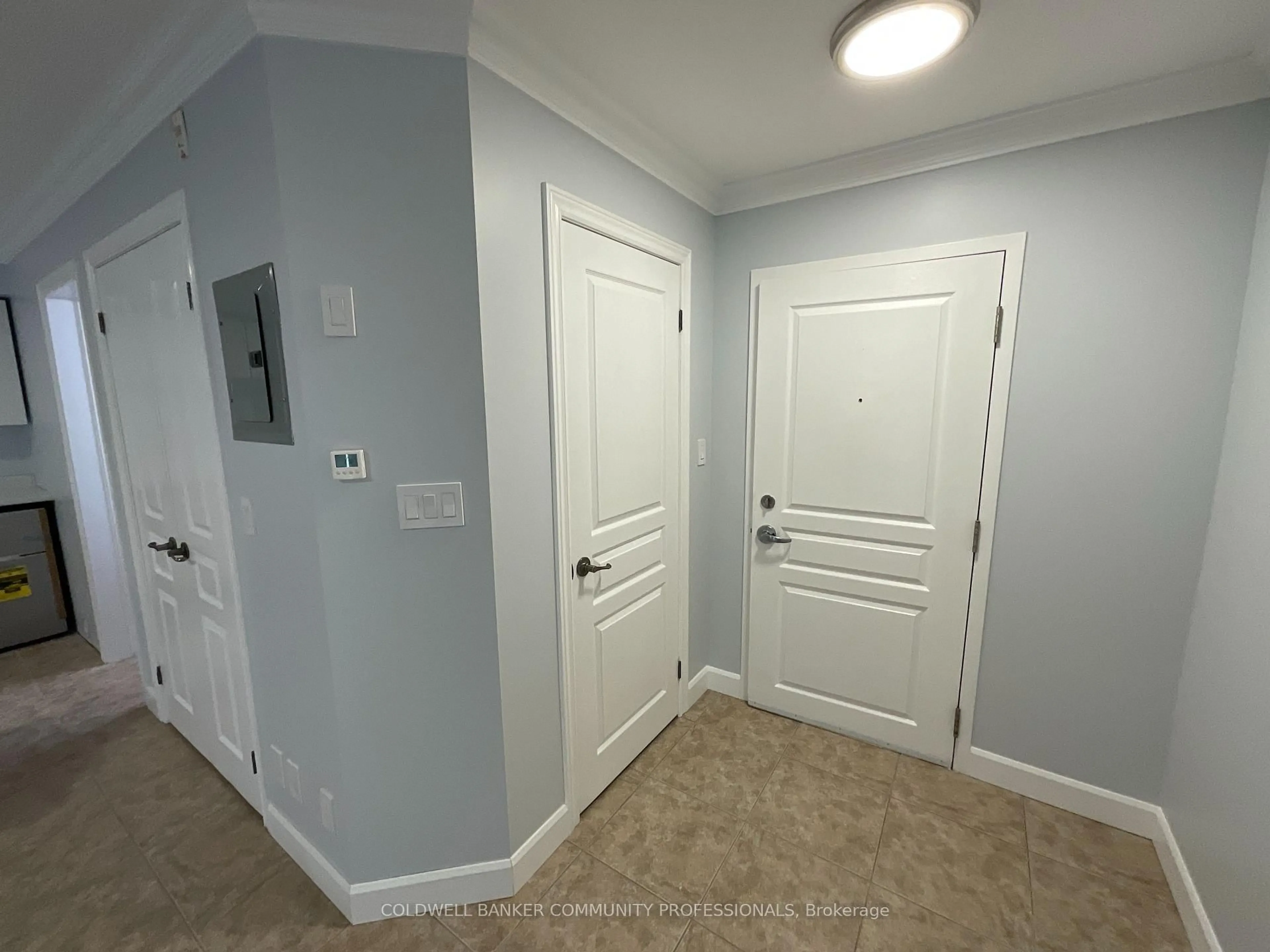 Indoor entryway for 1212 Fennell Ave #108, Hamilton Ontario L8T 1T2