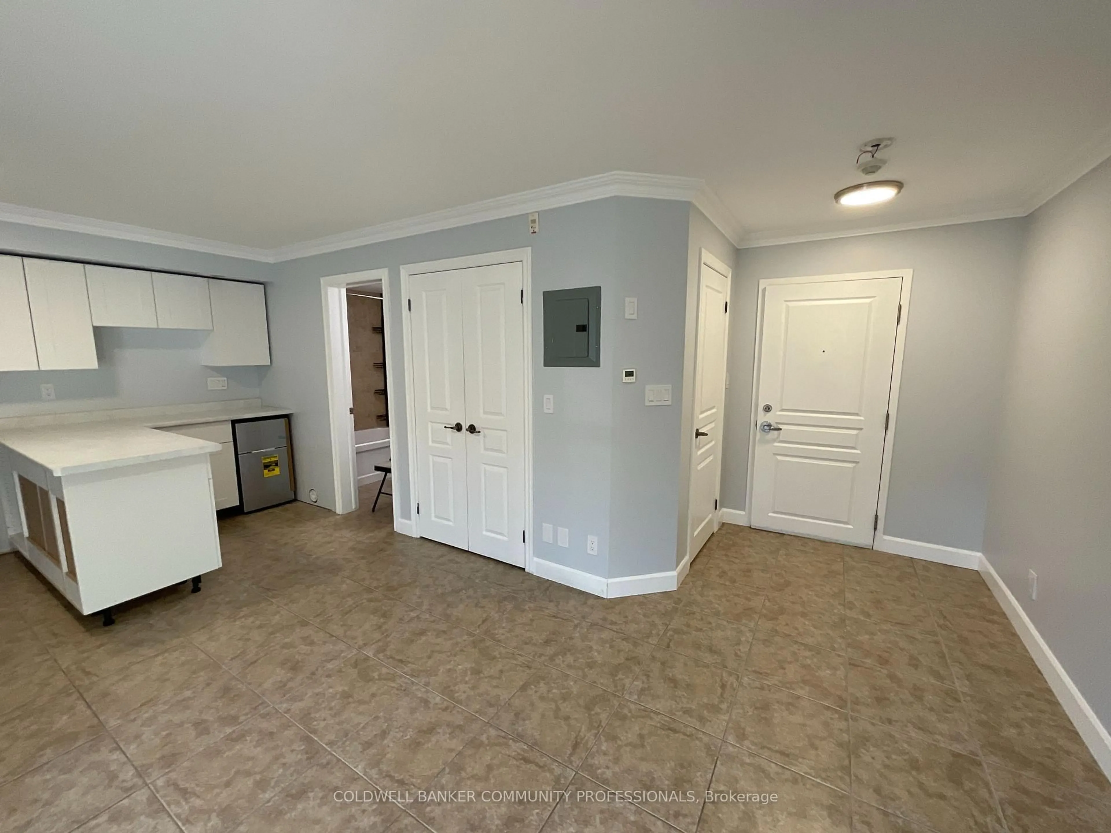 A pic of a room for 1212 Fennell Ave #108, Hamilton Ontario L8T 1T2