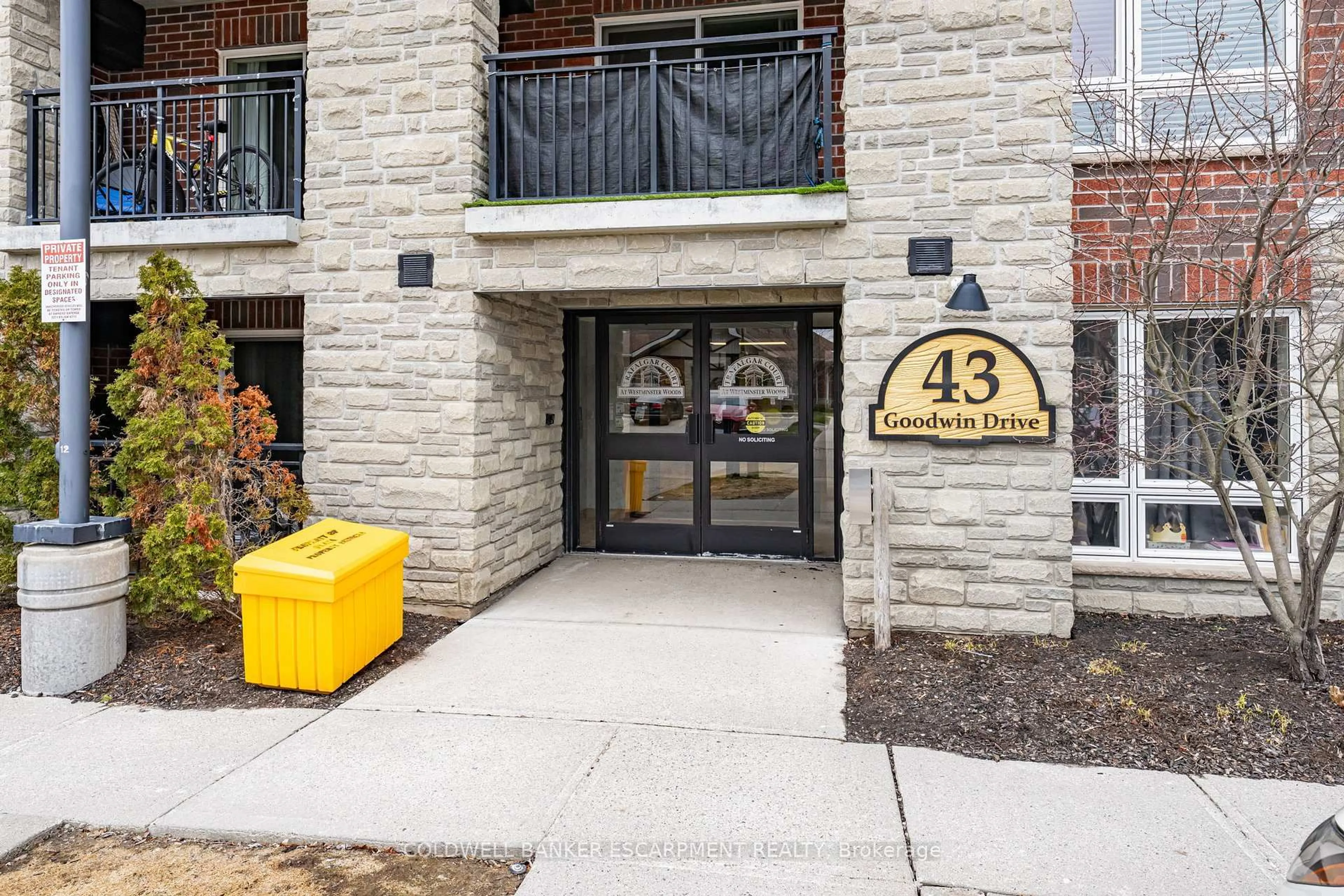 Indoor foyer for 43 Goodwin Dr #109, Guelph Ontario N1L 0E8