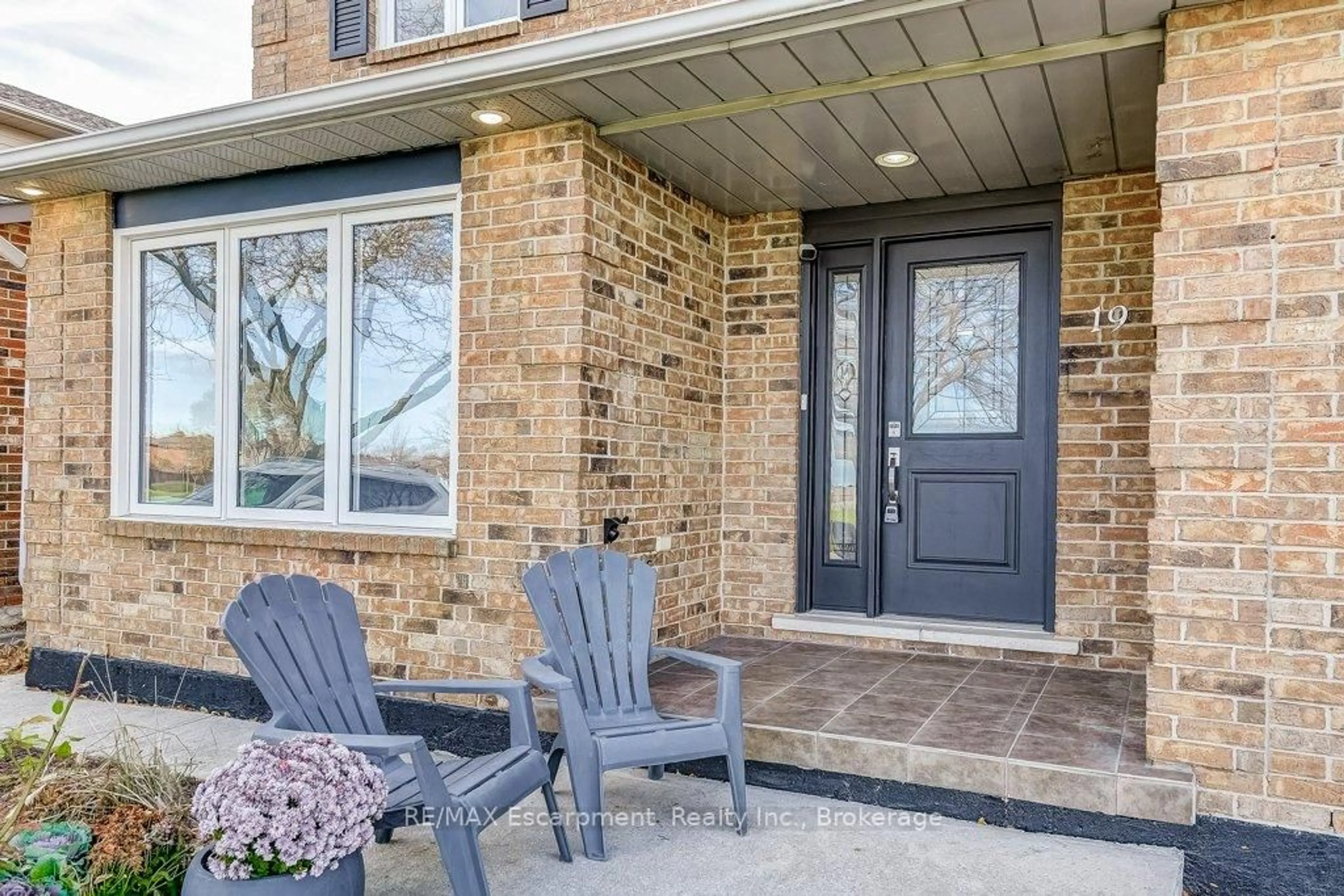 Home with brick exterior material, street for 19 National Dr, Hamilton Ontario L8G 5C3