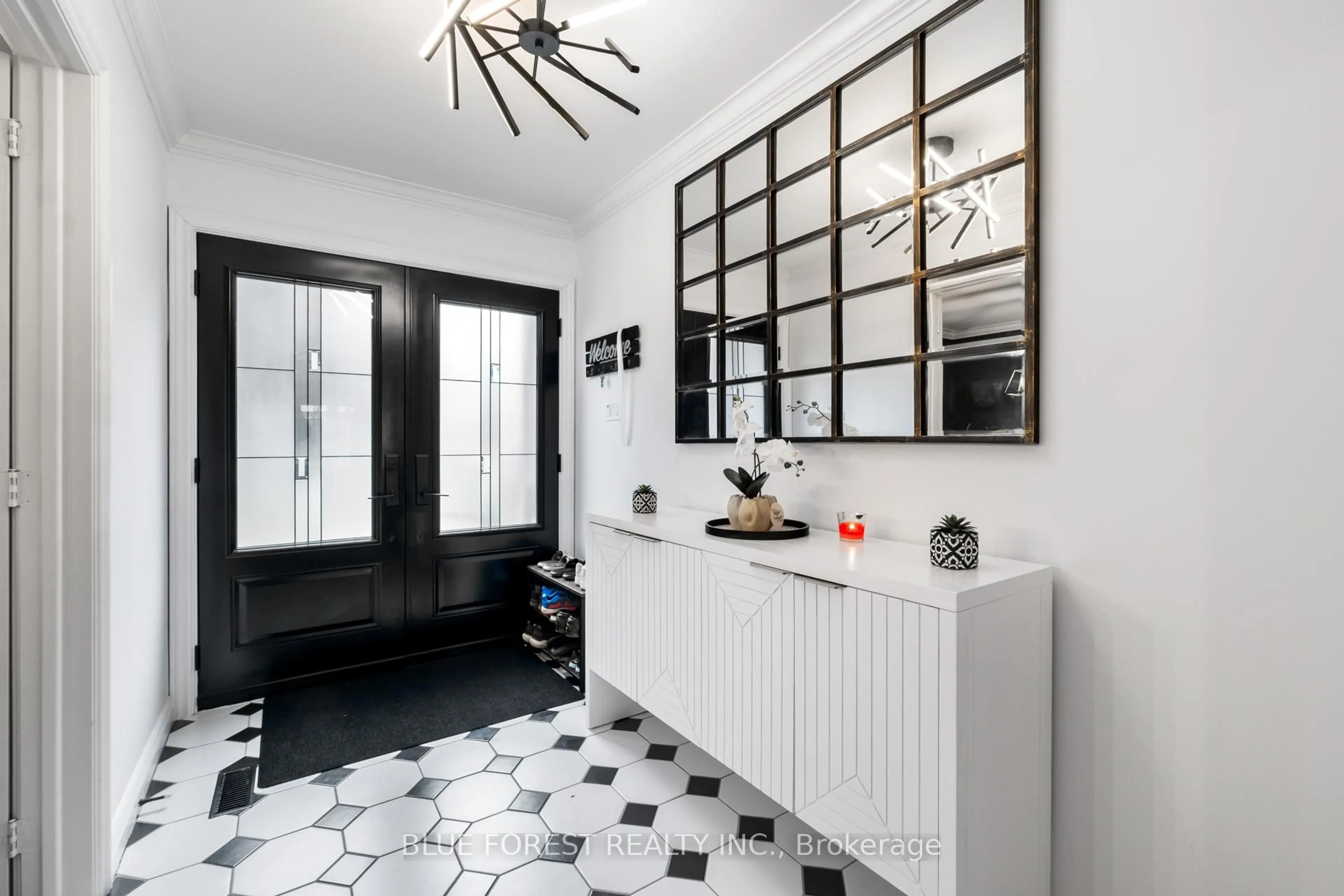 Indoor entryway for 6977 Lambeth Walk, London South Ontario N6P 1A5