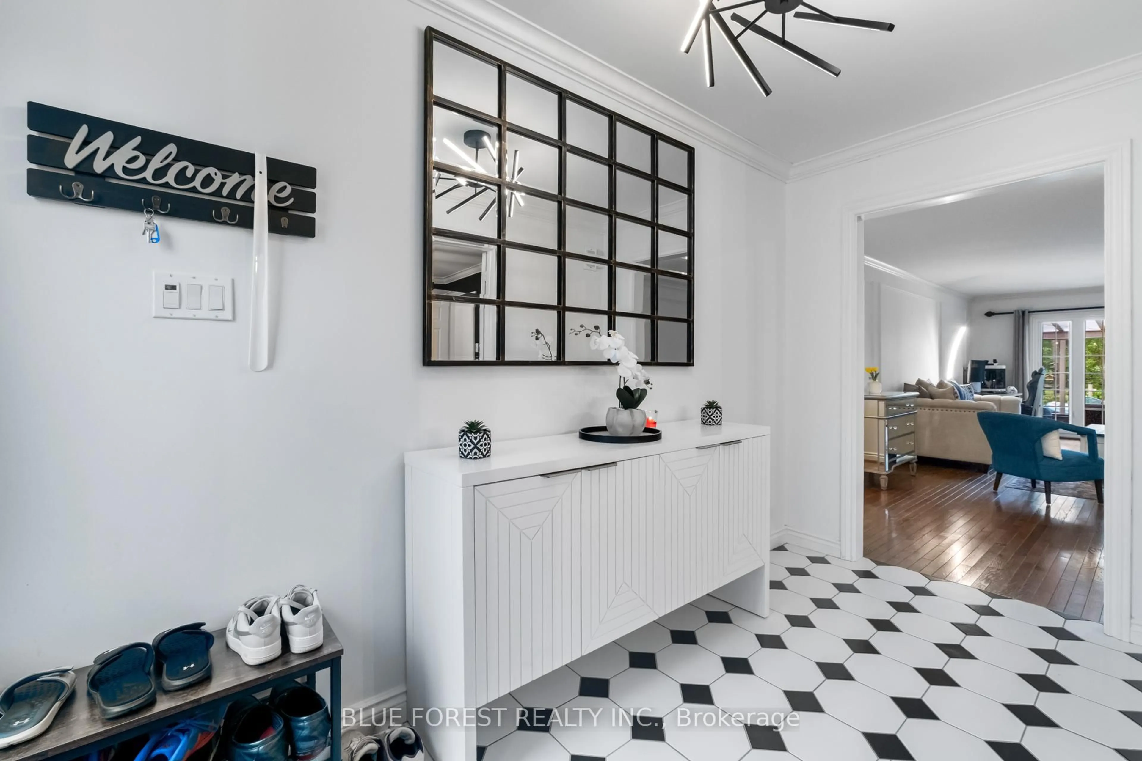 Indoor entryway for 6977 Lambeth Walk, London South Ontario N6P 1A5