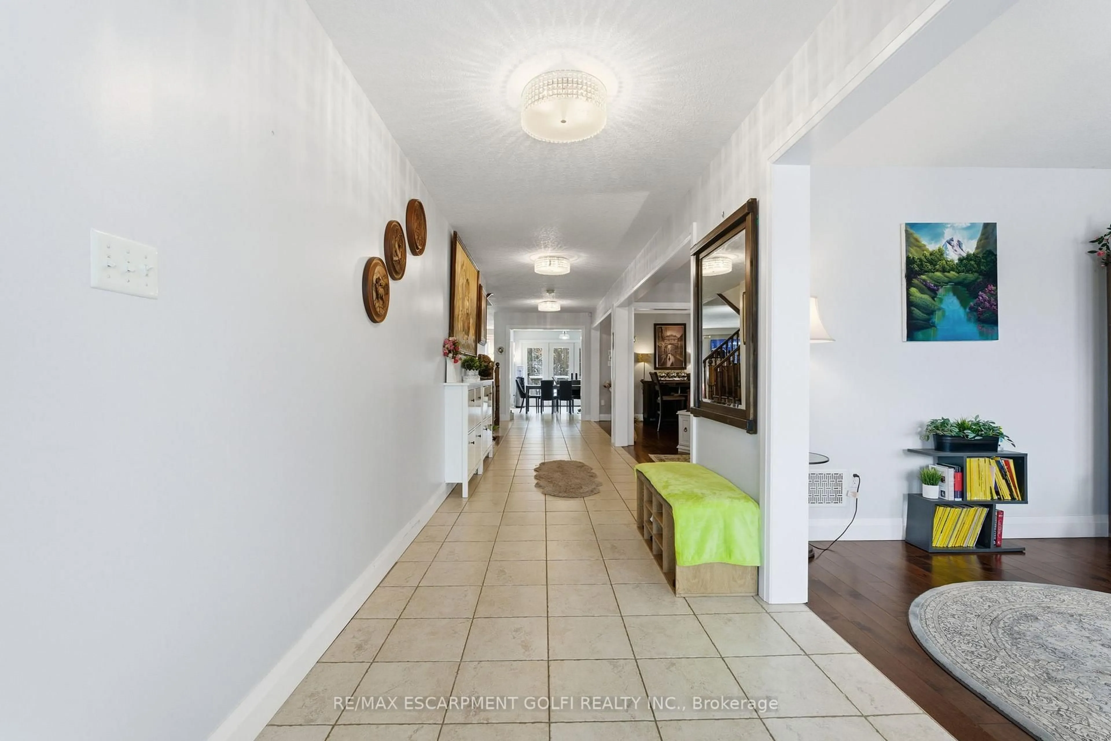 Indoor foyer for 17 Hoodless Crt, Brantford Ontario N3T 0A8