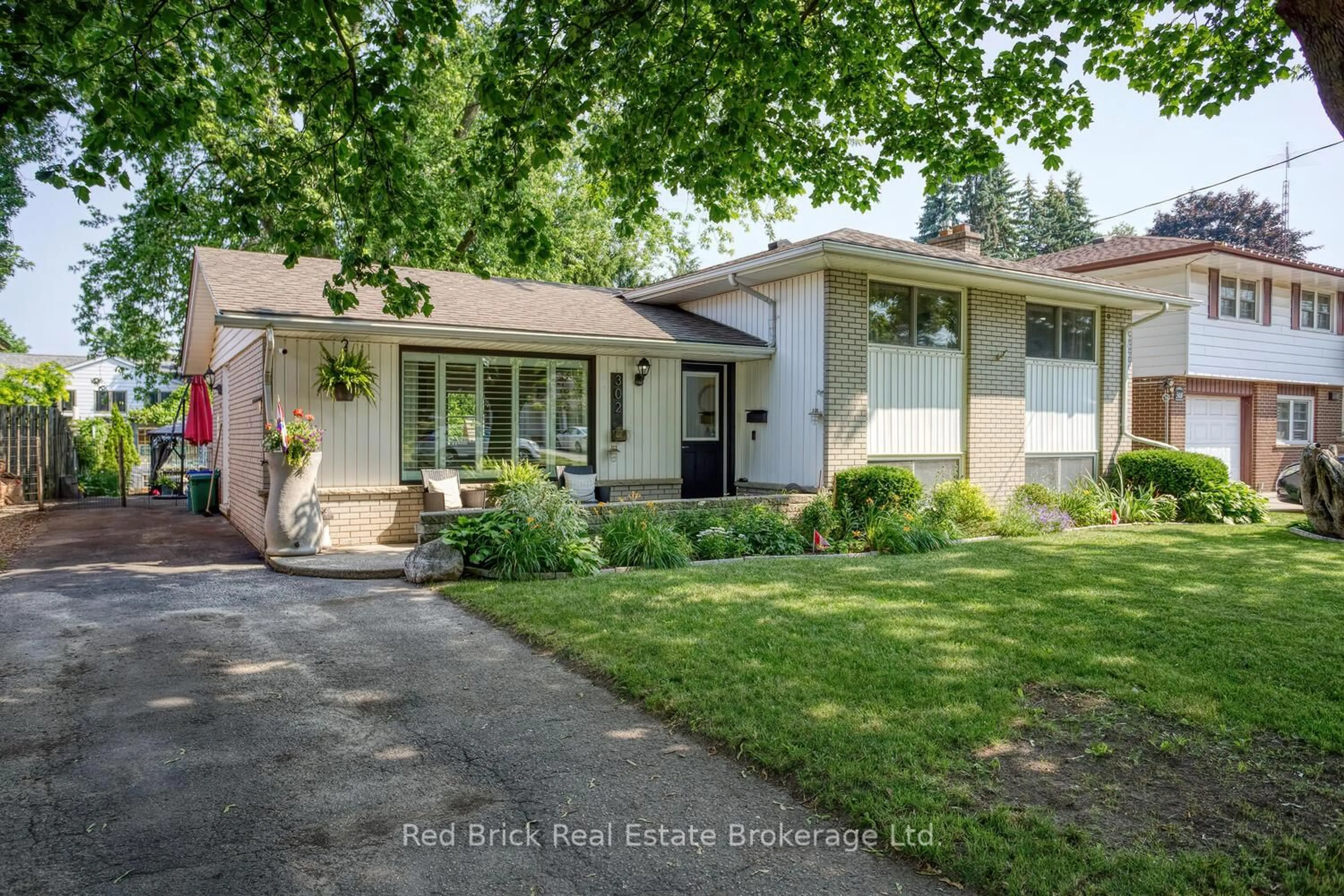 Unknown for 302 Ross Ave, Kitchener Ontario N2A 1V6