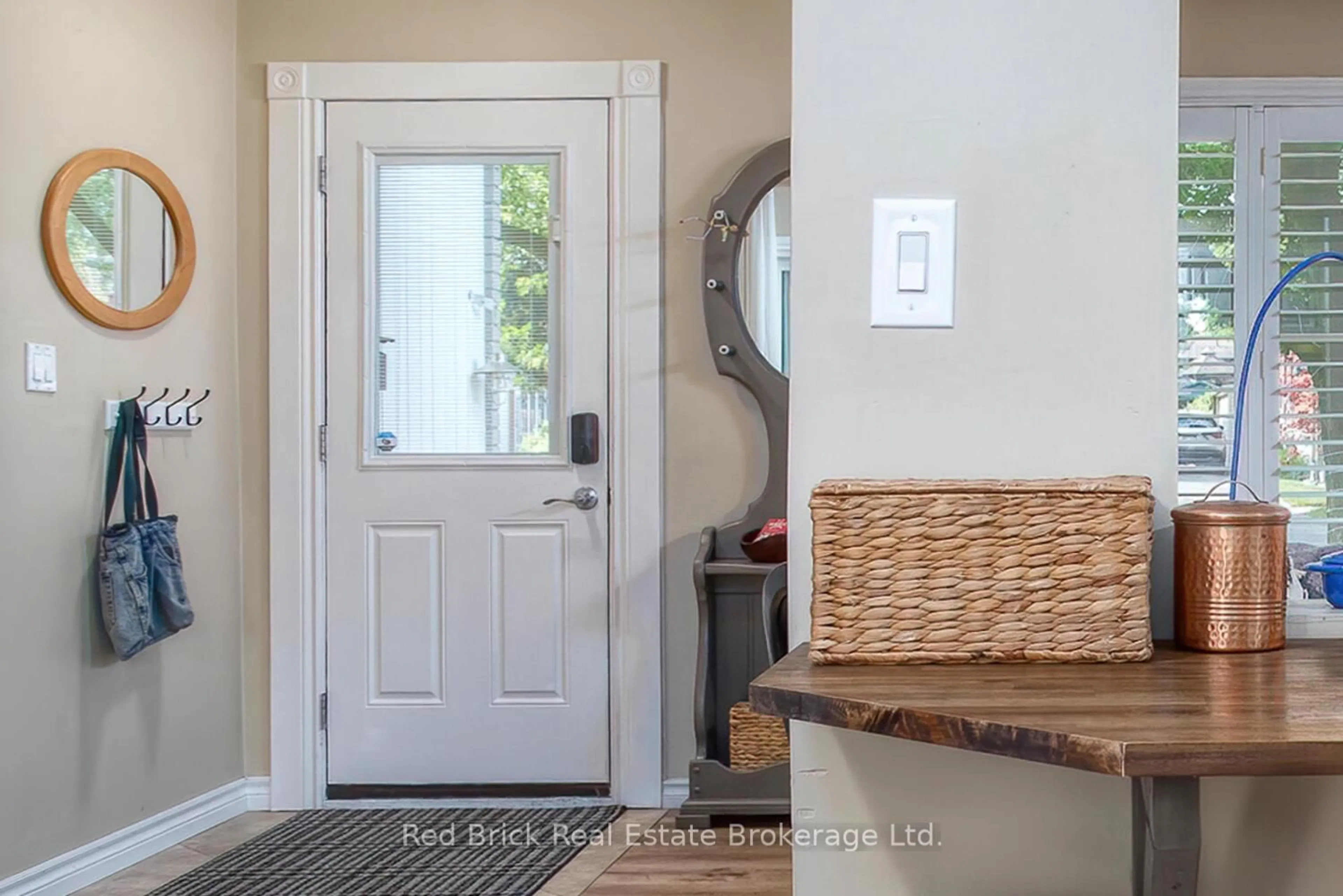 Indoor entryway for 302 Ross Ave, Kitchener Ontario N2A 1V6