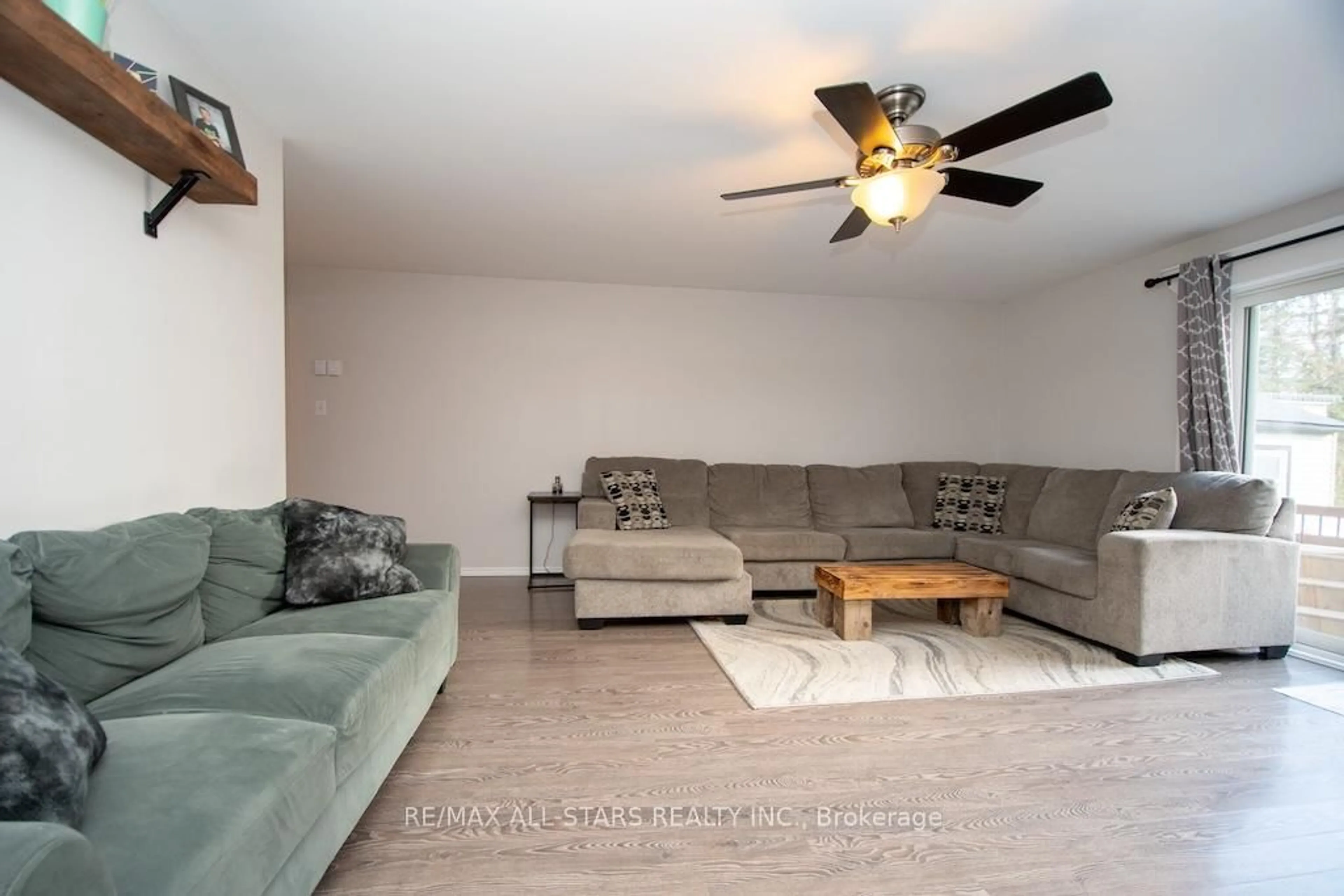 Living room with furniture, unknown for 88 Golden Mile Rd, Kawartha Lakes Ontario K9V 4R5