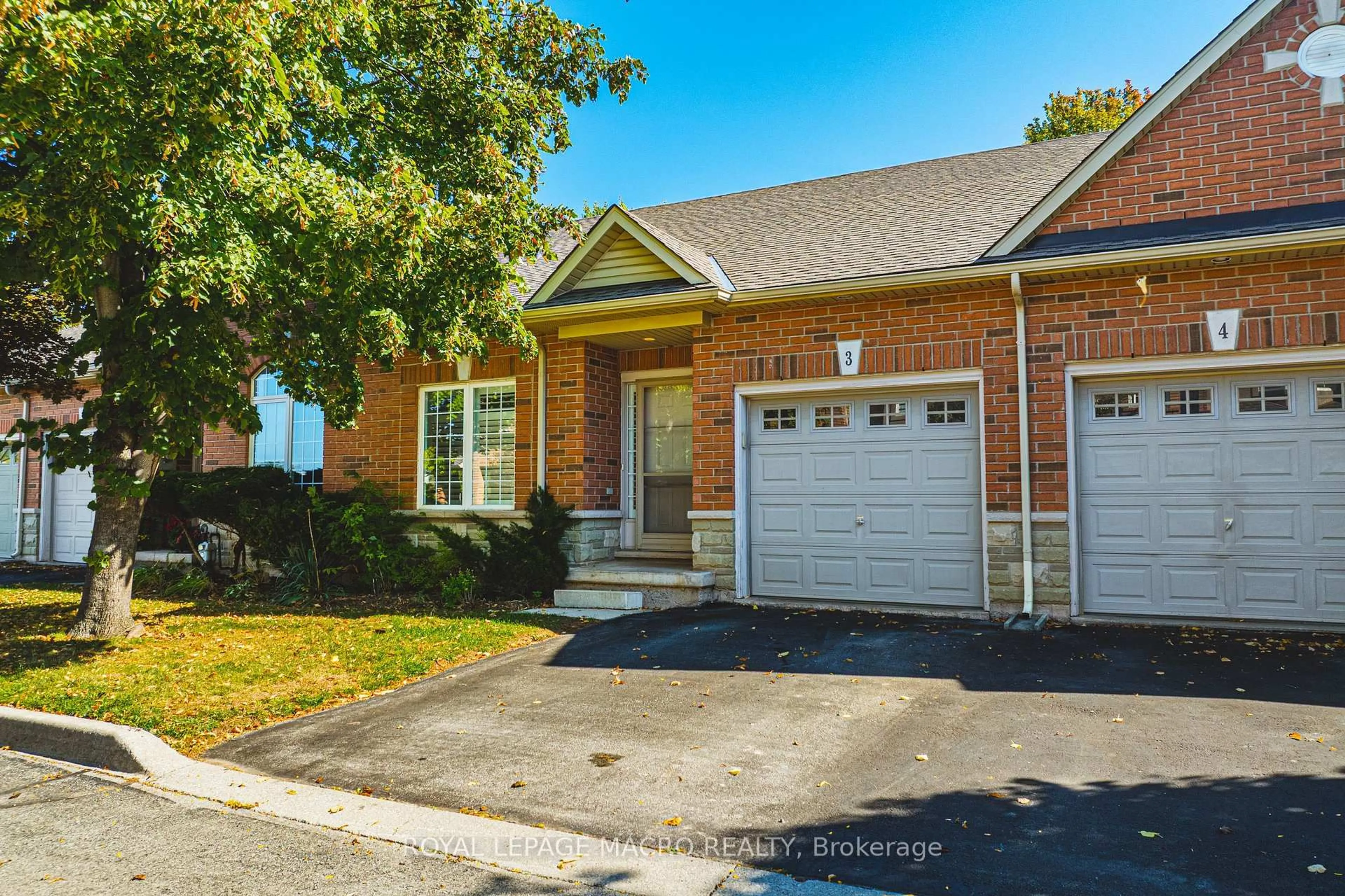 Home with brick exterior material, street for 163 Livingston Ave #3, Grimsby Ontario L3M 5S8