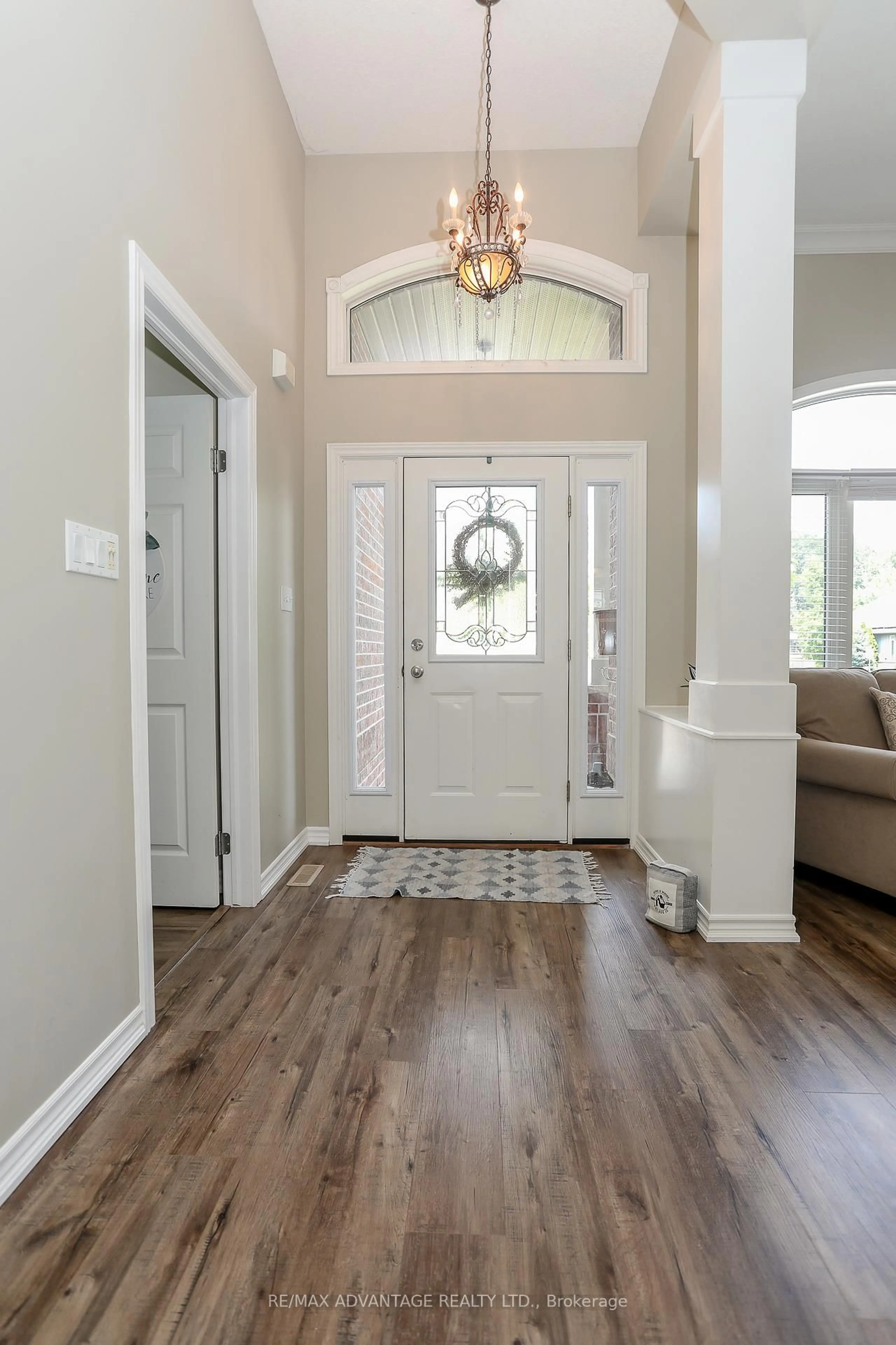 Indoor entryway for 78 Hummingbird Lane, St. Thomas Ontario N5R 6M8