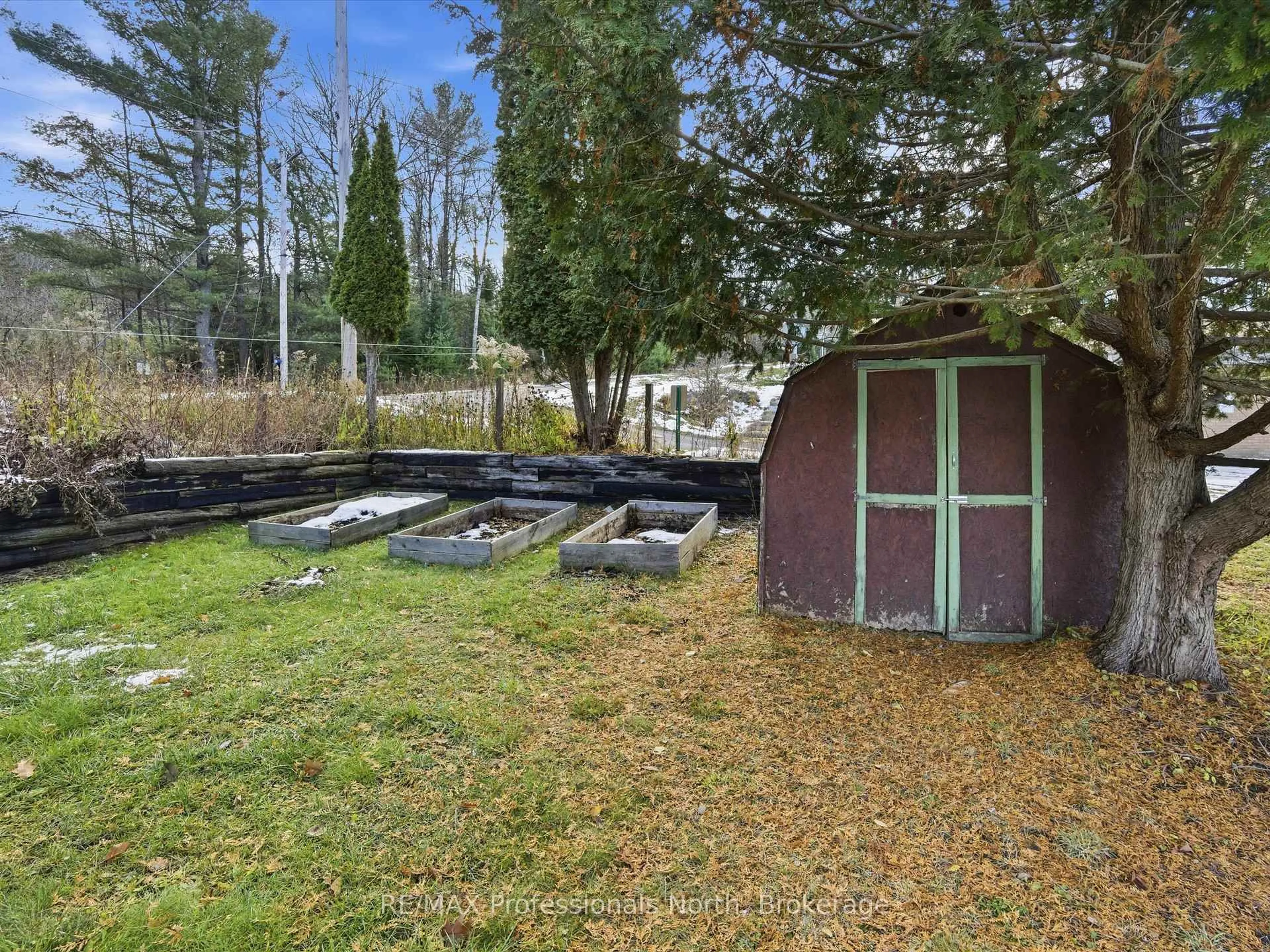 Shed for 107 Brunel Rd, Huntsville Ontario P1H 1R1