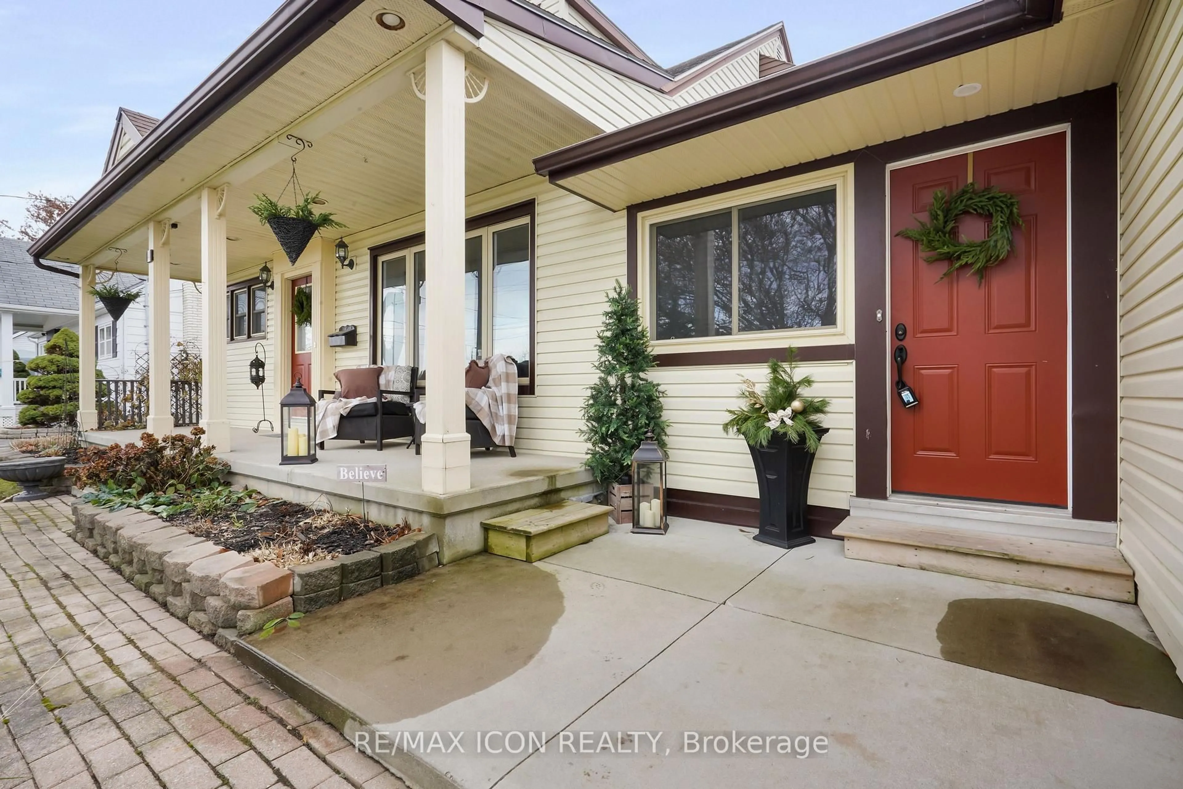 Unknown for 4 Sinclair Ave, St. Thomas Ontario N5R 3A8