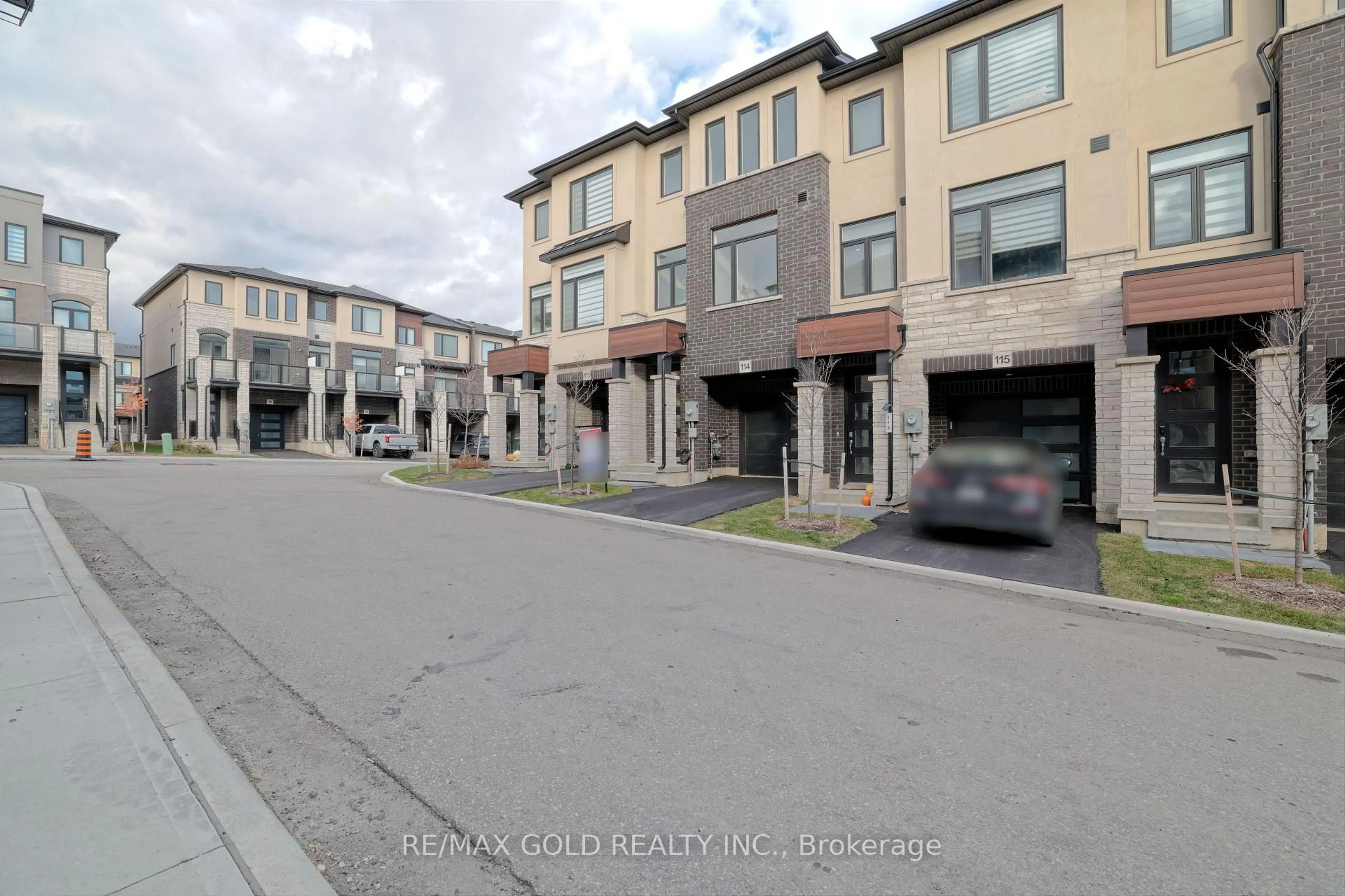 A pic from outside/outdoor area/front of a property/back of a property/a pic from drone, street for 155 Equestrian Way #114, Cambridge Ontario N3E 0E8