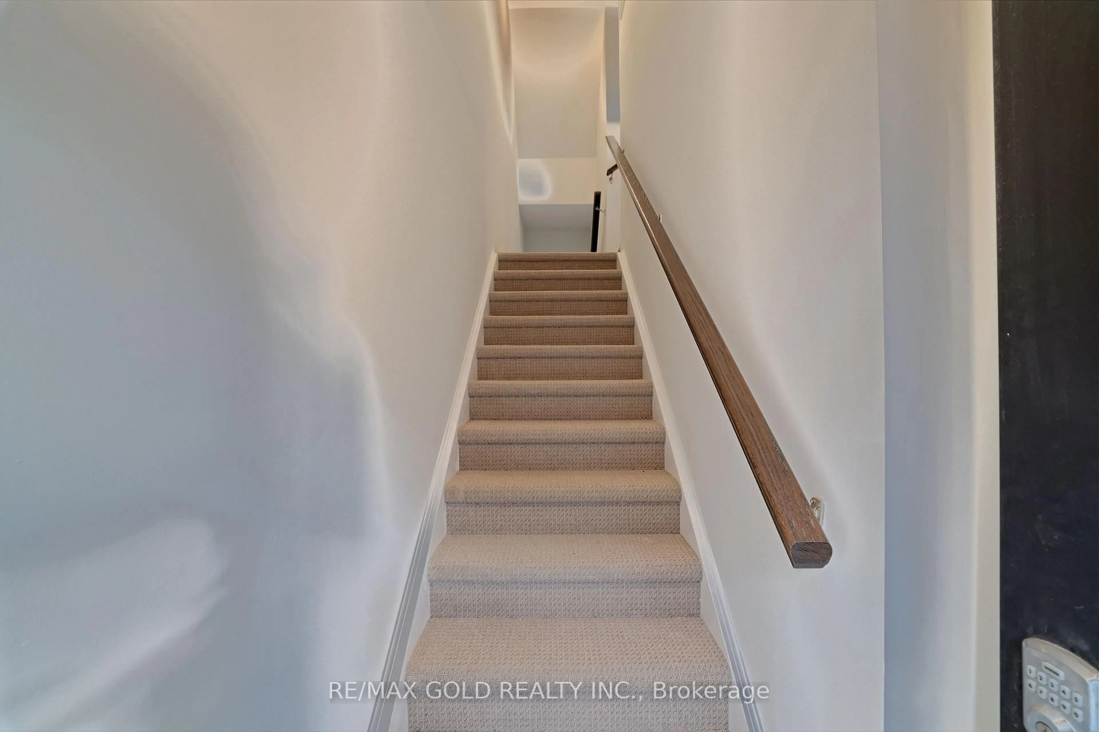 Stairs for 155 Equestrian Way #114, Cambridge Ontario N3E 0E8