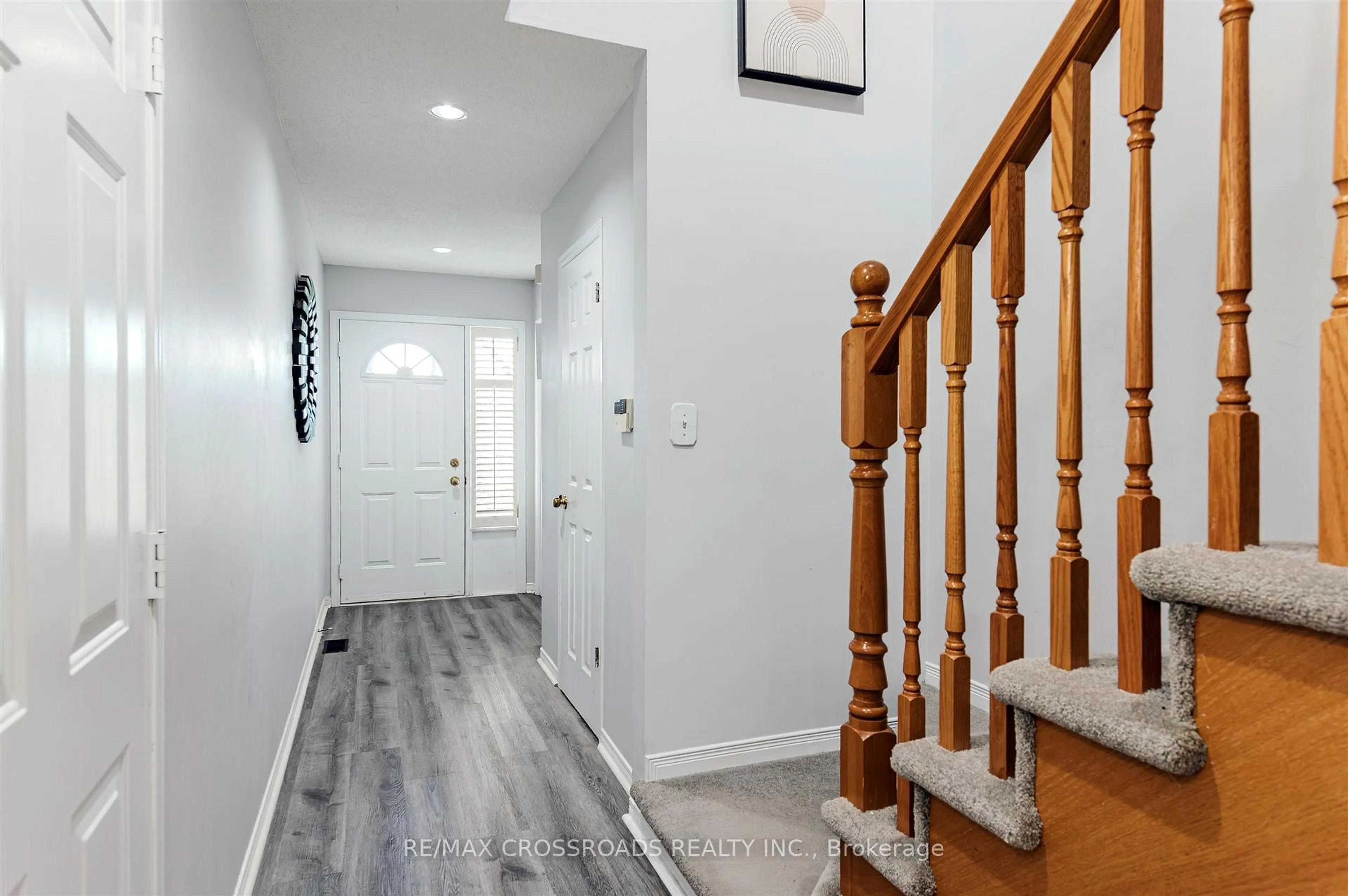 Indoor entryway for 1889 Upper Wentworth St #41, Hamilton Ontario L9B 2T8