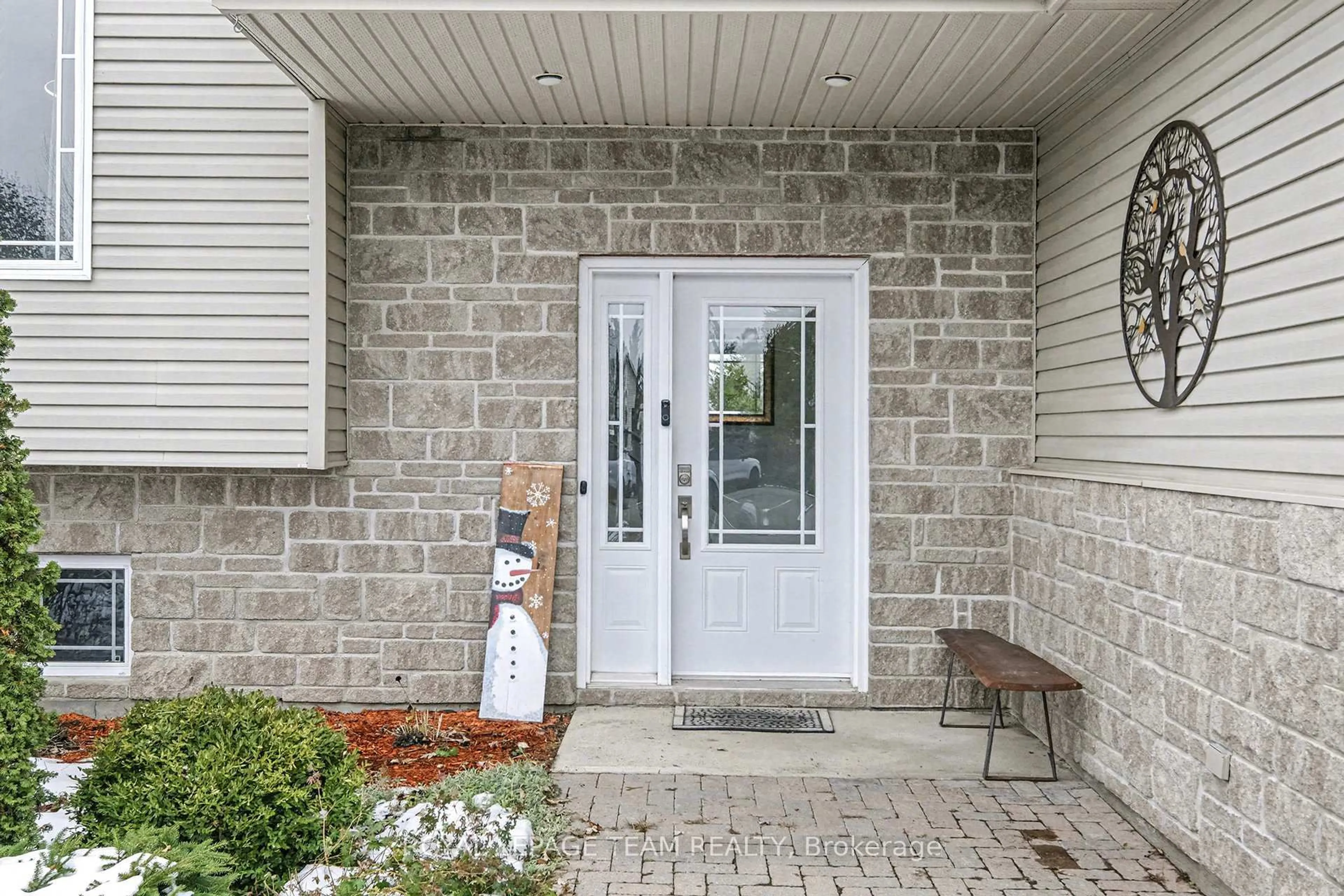 Indoor entryway for 4298 Schell St, South Dundas Ontario K0C 2H0