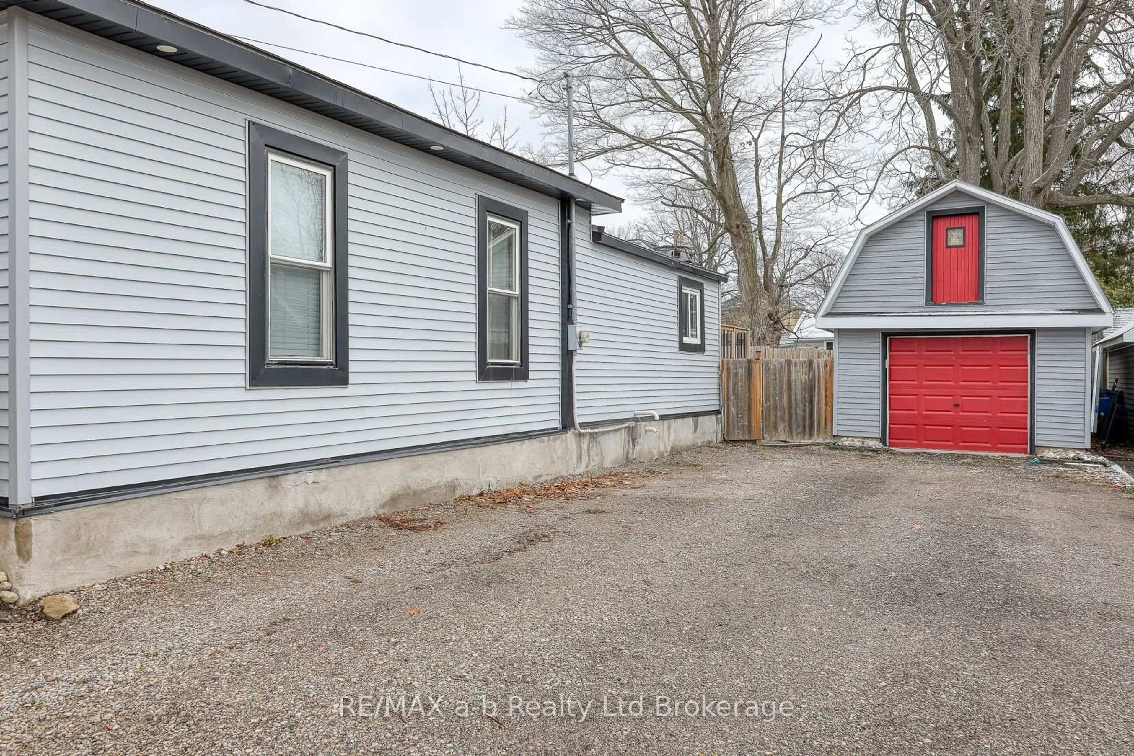 Unknown for 8 Victoria St, Norwich Ontario N0J 1P0