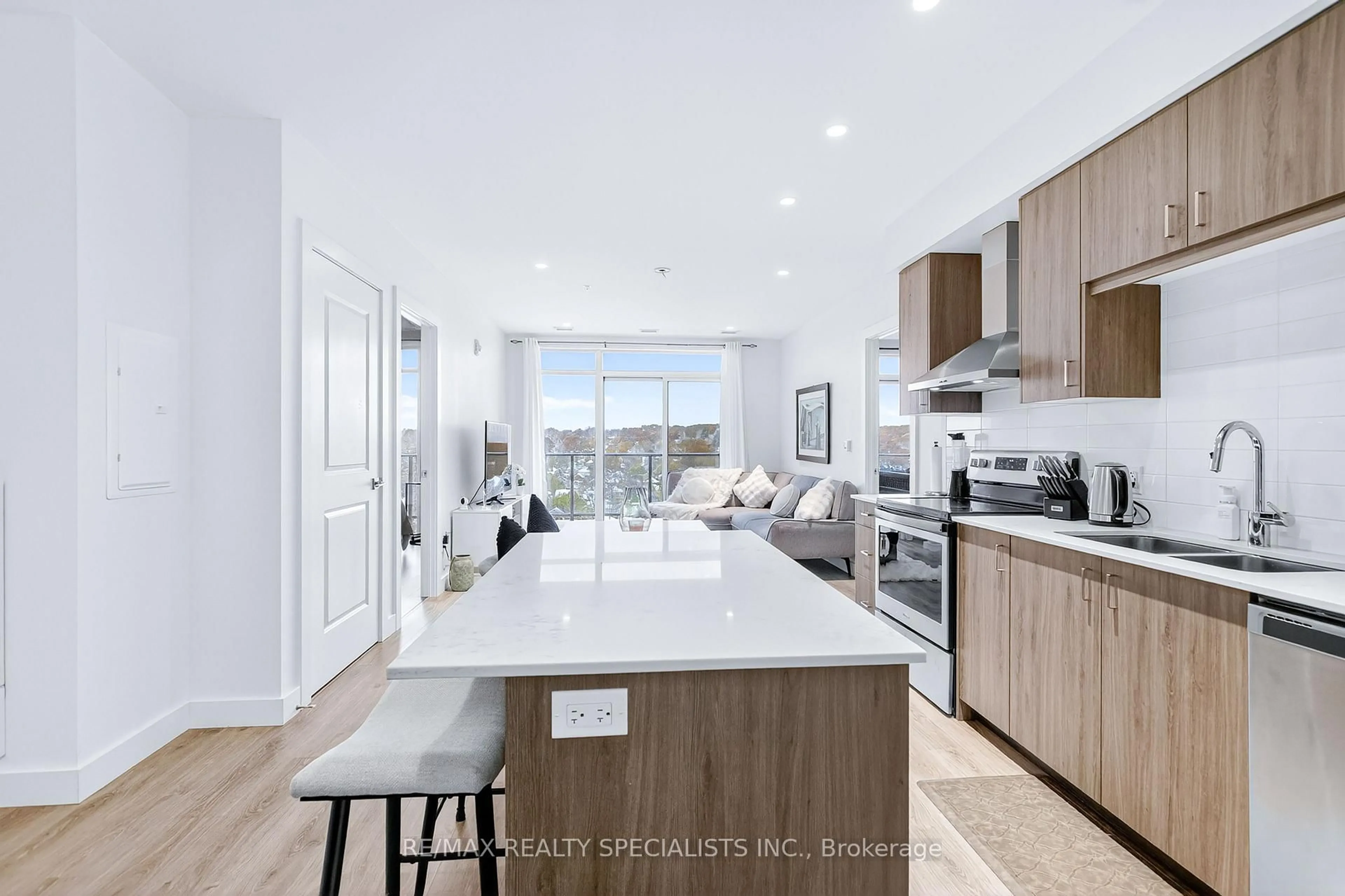 Open concept kitchen, unknown for 15 Glebe St #1310, Cambridge Ontario N1S 0C3