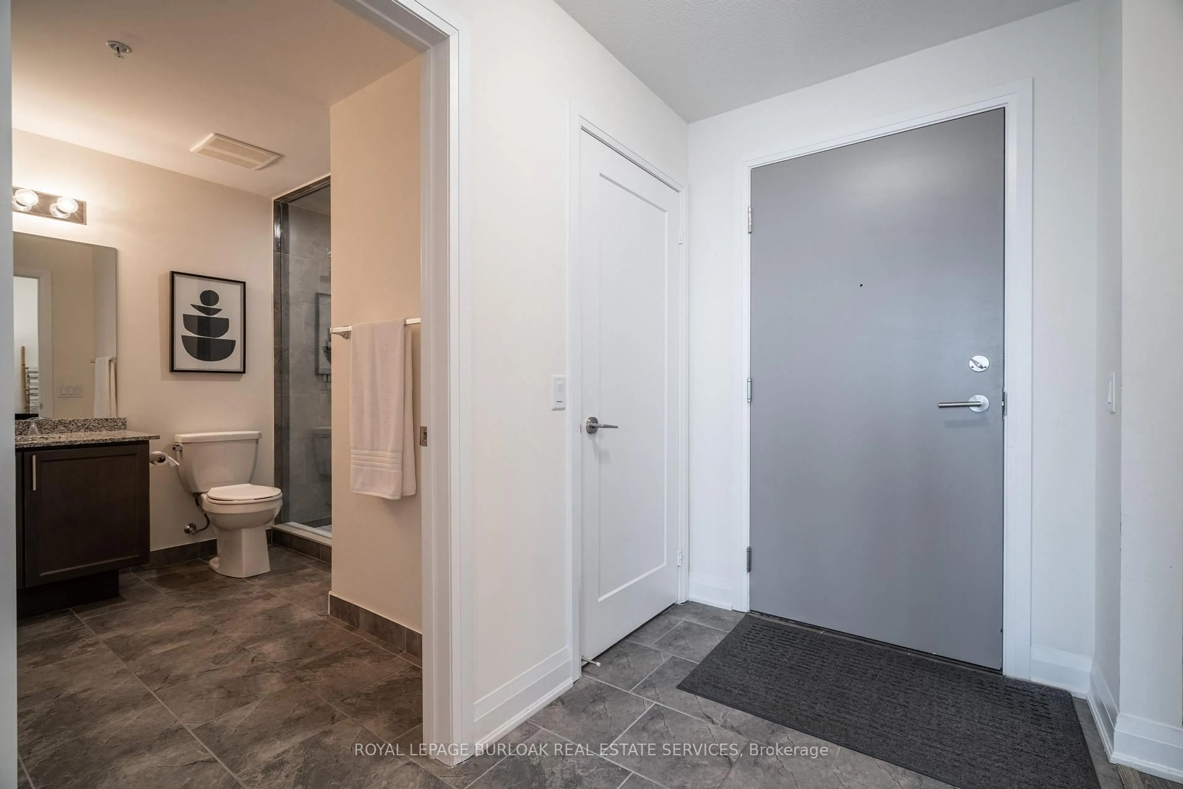 Indoor entryway for 16 Concord Pl #426, Grimsby Ontario L3M 0J1