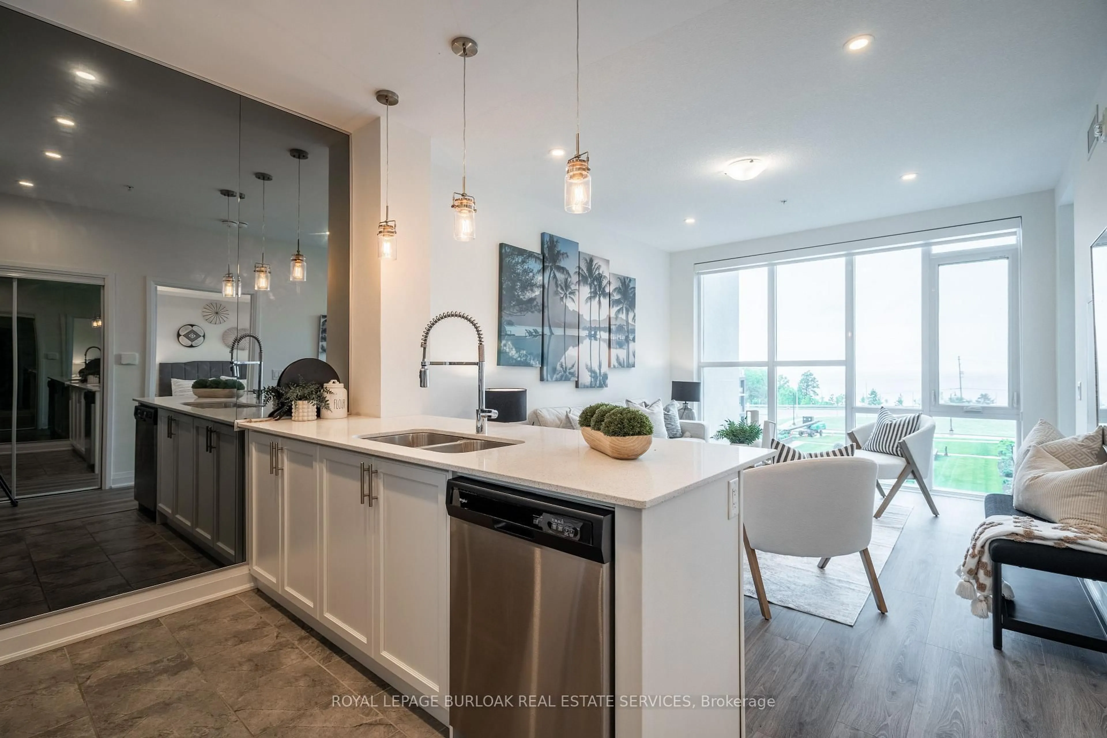 Open concept kitchen, ceramic/tile floor for 16 Concord Pl #426, Grimsby Ontario L3M 0J1