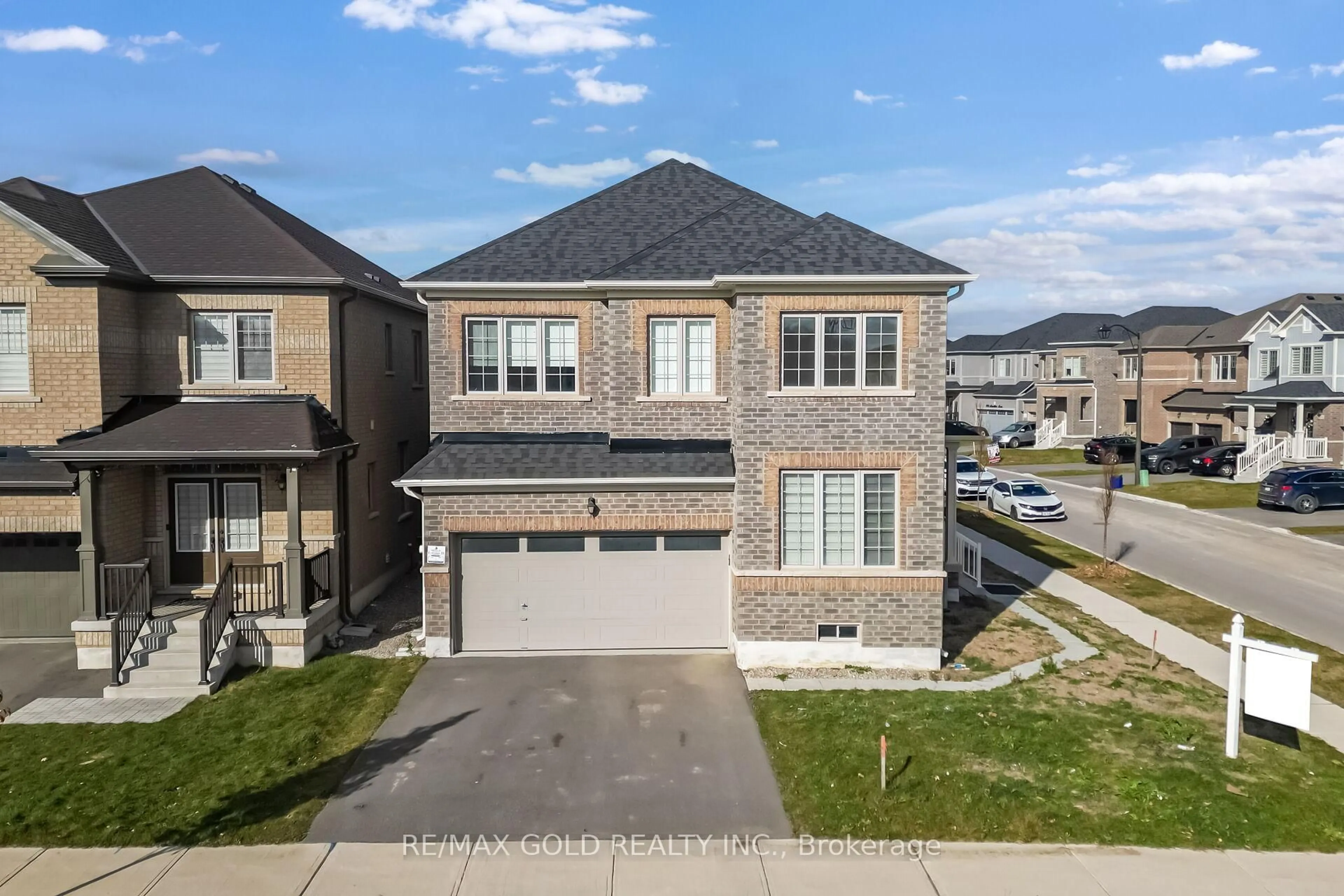 A pic from outside/outdoor area/front of a property/back of a property/a pic from drone, street for 687 Anishinaabe Dr, Shelburne Ontario L6V 3Y5