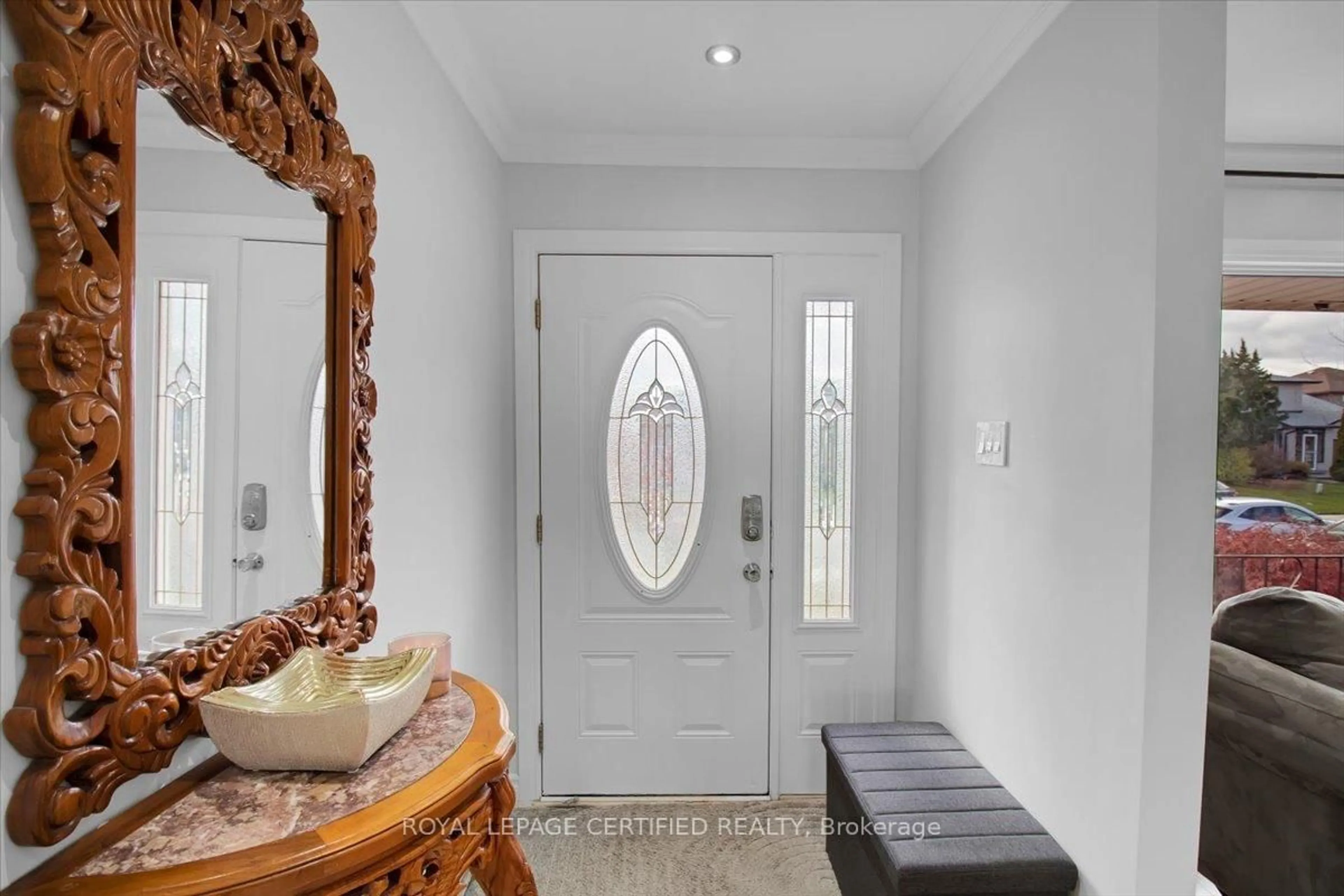 Indoor entryway for 35 Trenholme Cres, Hamilton Ontario L8W 2L4