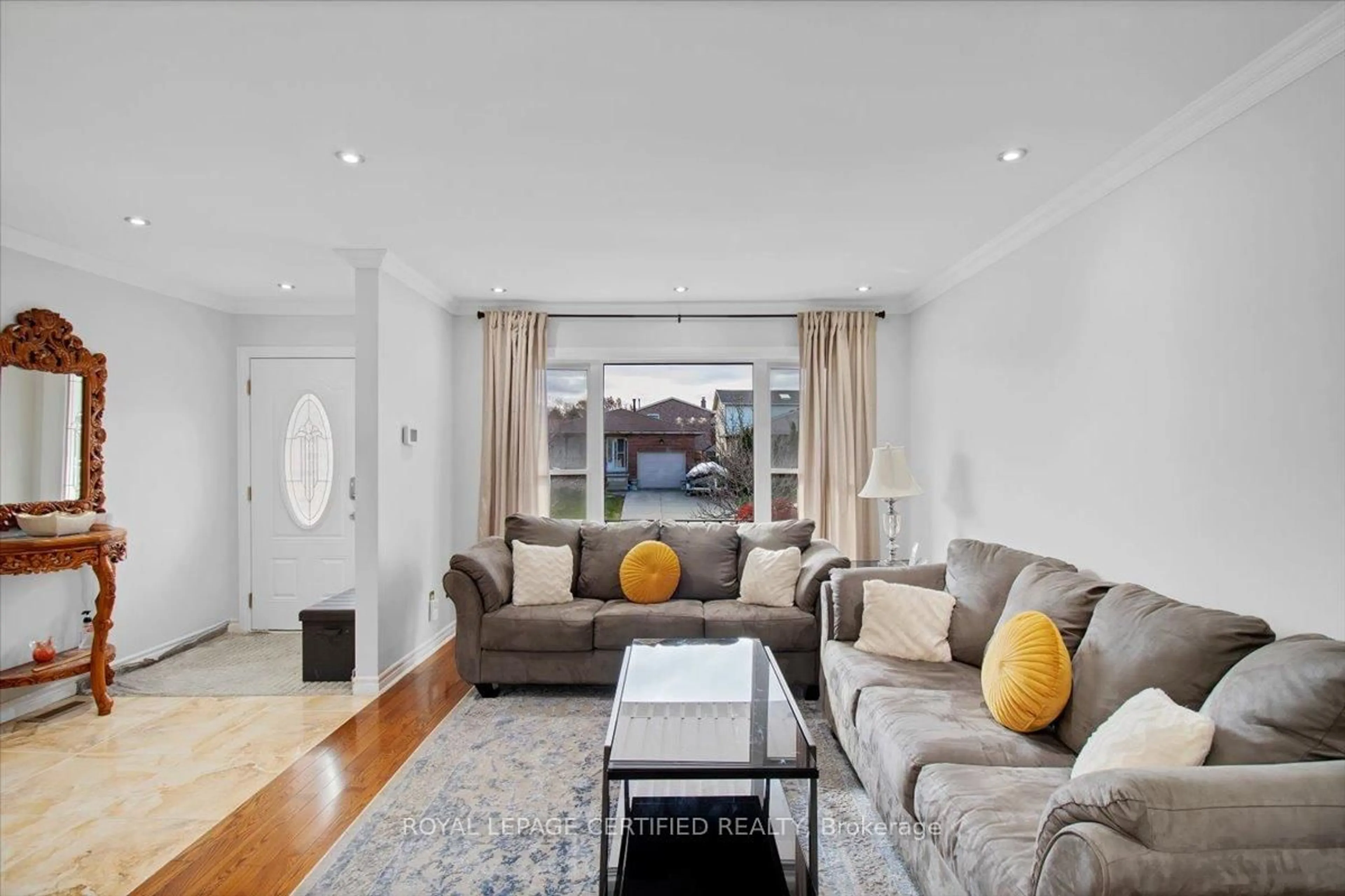 Living room with furniture, unknown for 35 Trenholme Cres, Hamilton Ontario L8W 2L4