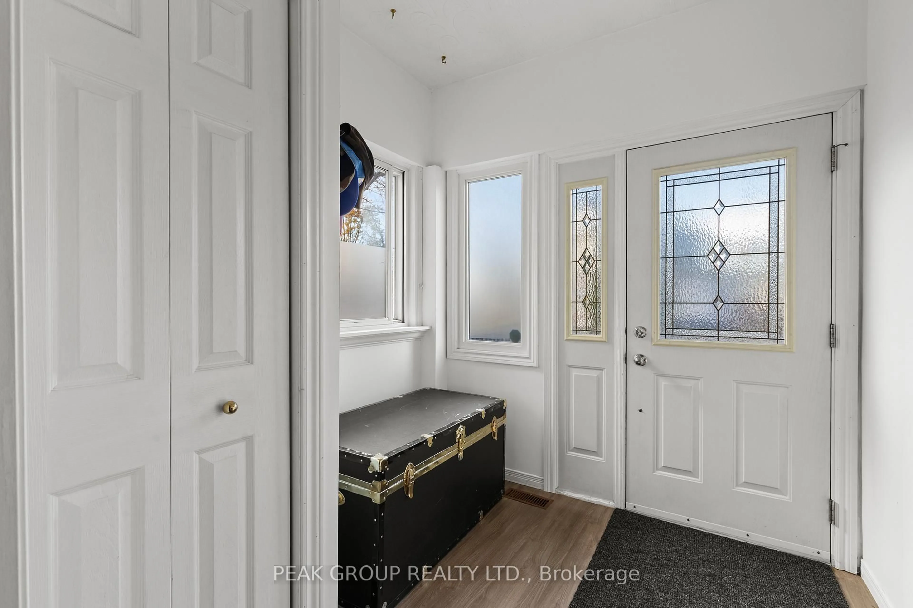 Indoor entryway for 4732 Ryerson Cres, Niagara Falls Ontario L2E 1E5