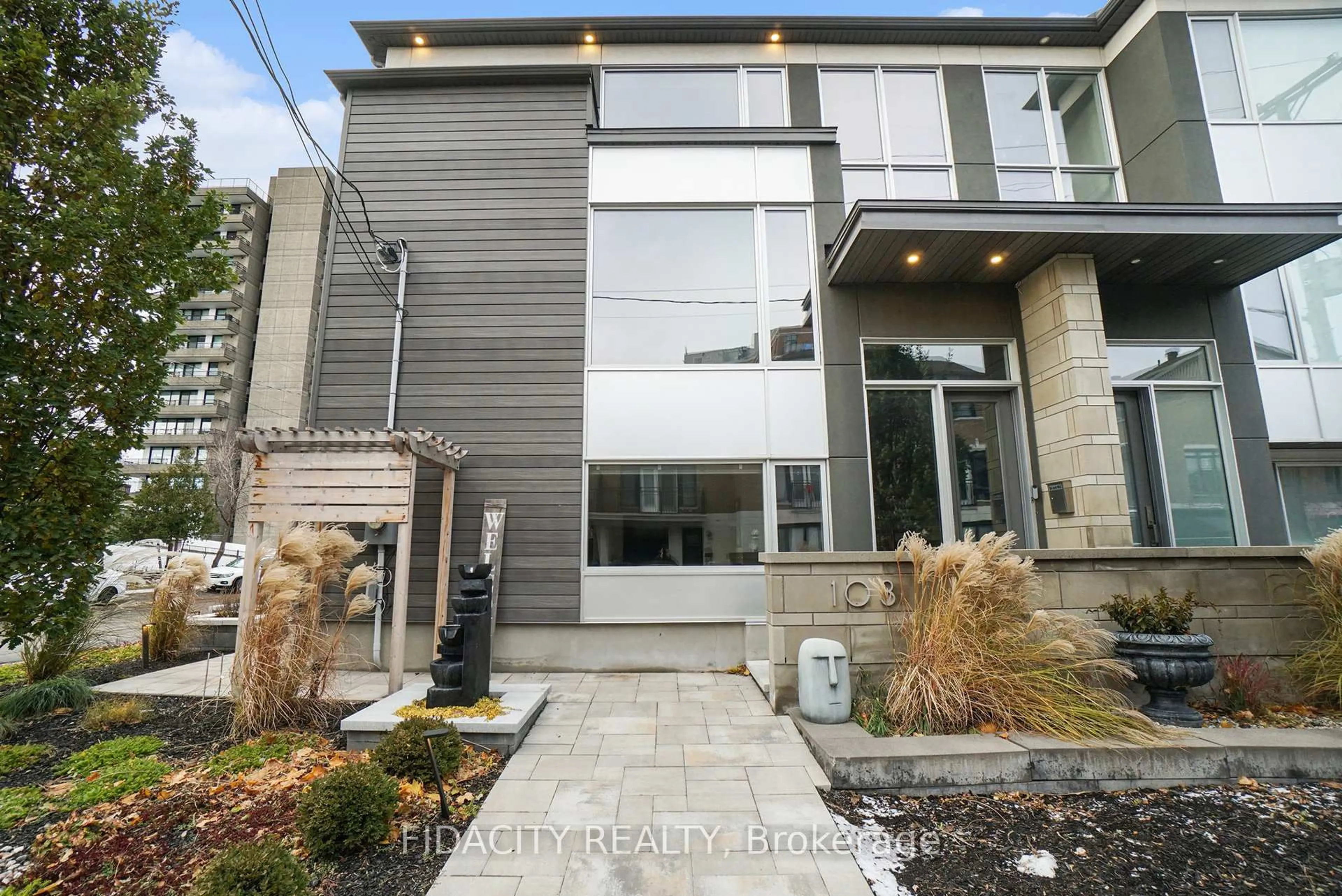 Unknown for 103 Tay St, Ottawa Ontario K2A 2H1