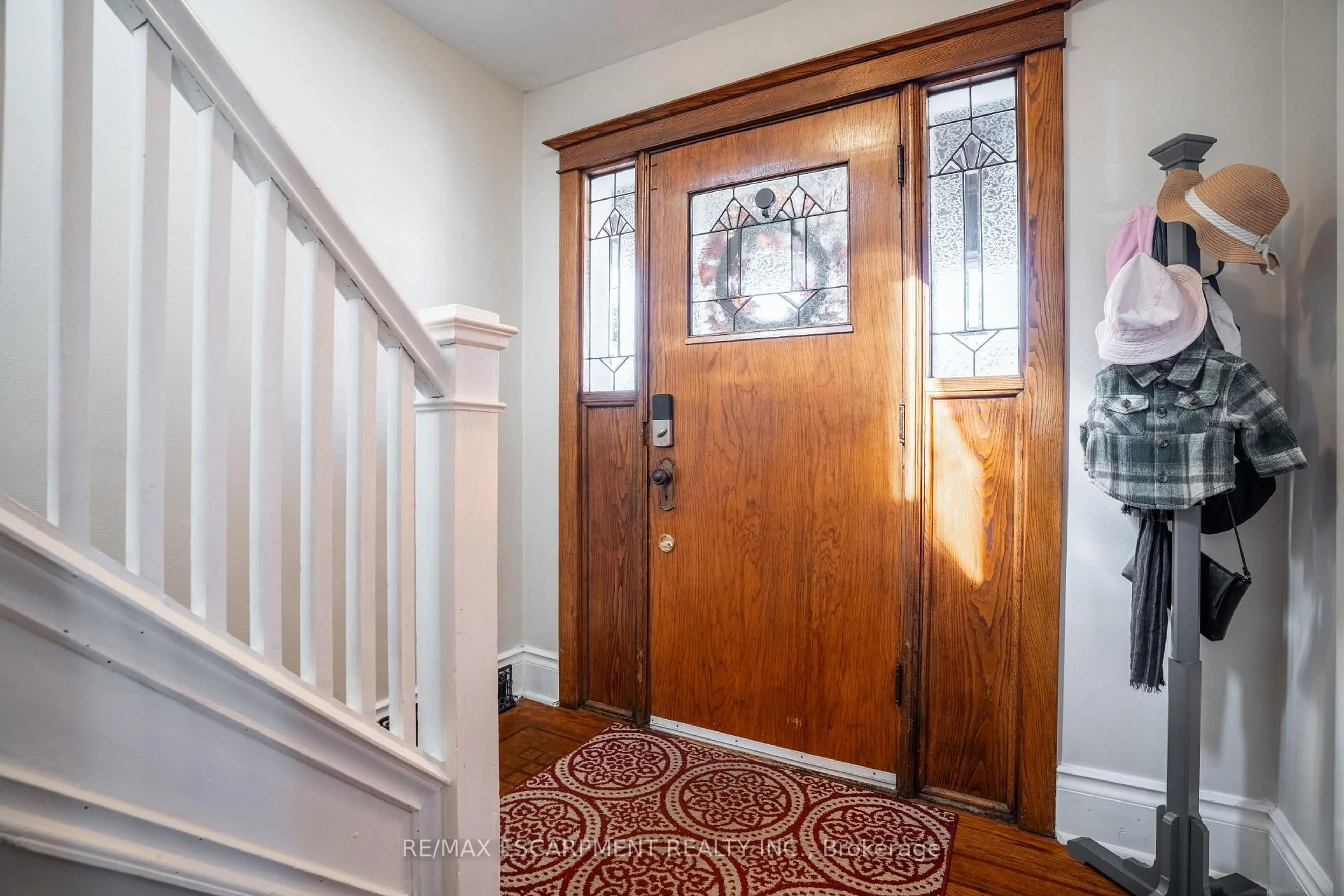 Indoor entryway for 73 Kenilworth Ave, Hamilton Ontario L8K 2T1