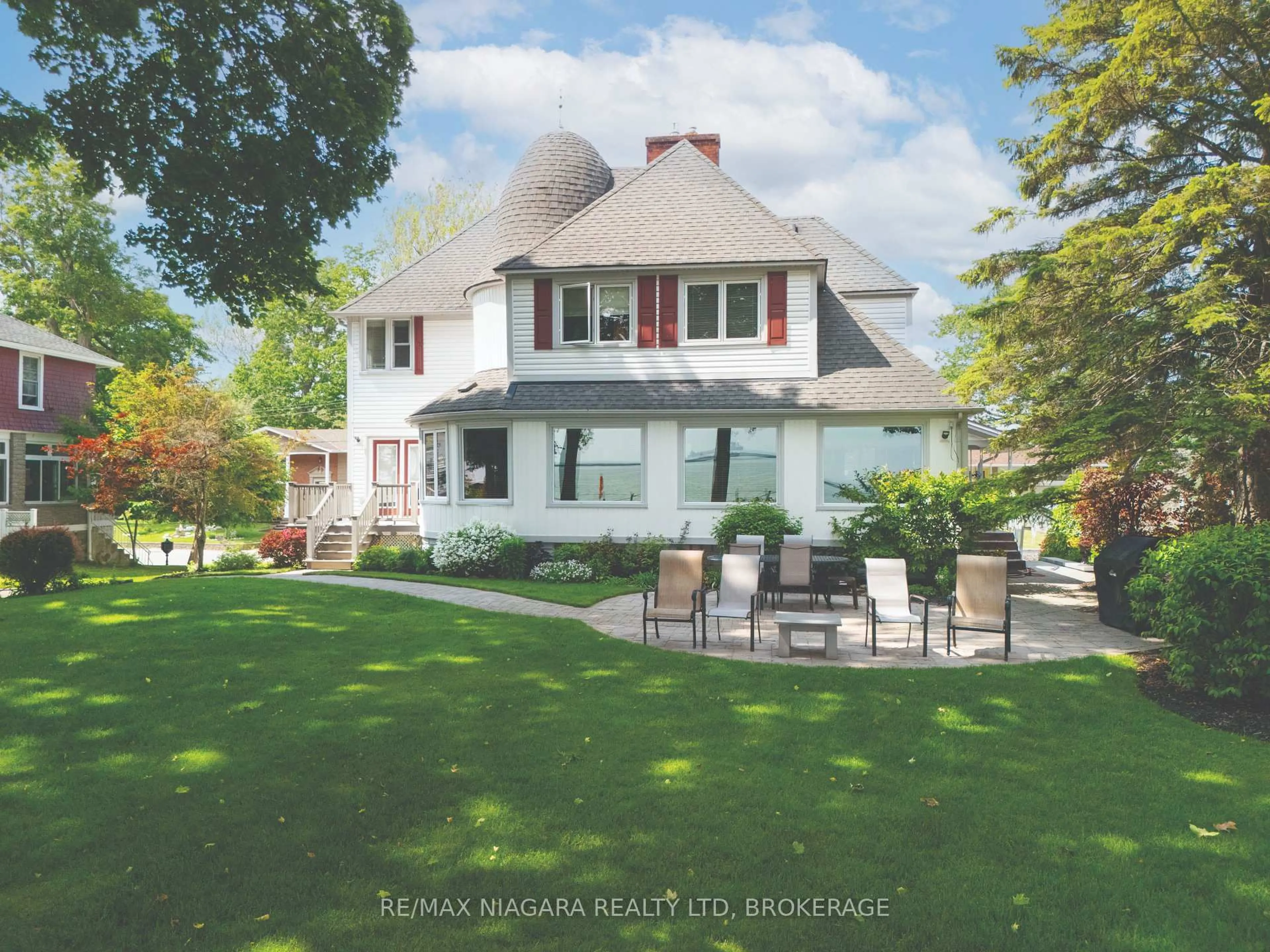 Patio, street for 101 Tennessee Ave, Port Colborne Ontario L3K 2R8