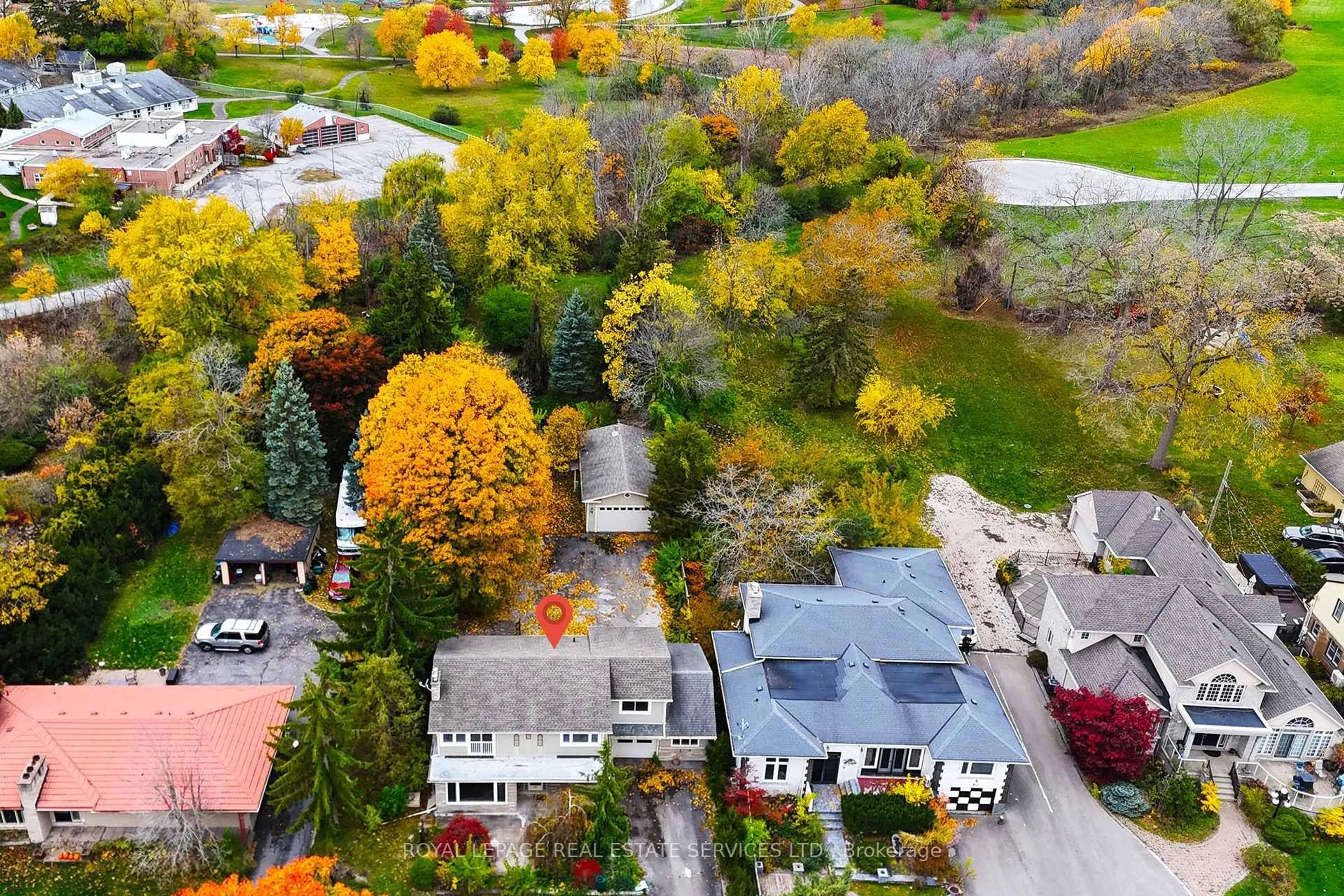 A pic from outside/outdoor area/front of a property/back of a property/a pic from drone, street for 411 Niagara Blvd, Fort Erie Ontario L2A 3H2