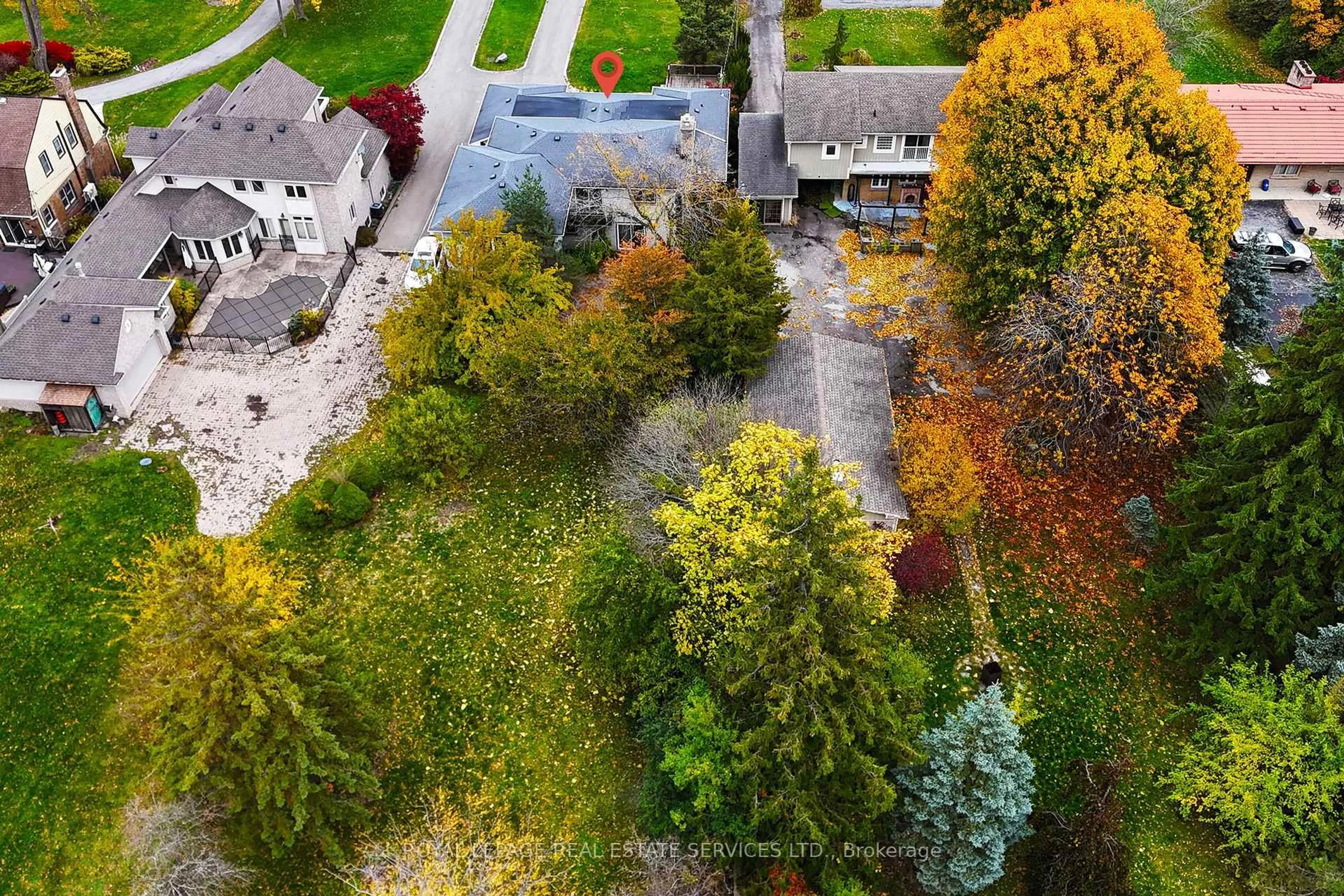 A pic from outside/outdoor area/front of a property/back of a property/a pic from drone, street for 415 Niagara Blvd, Fort Erie Ontario L2A 3H2