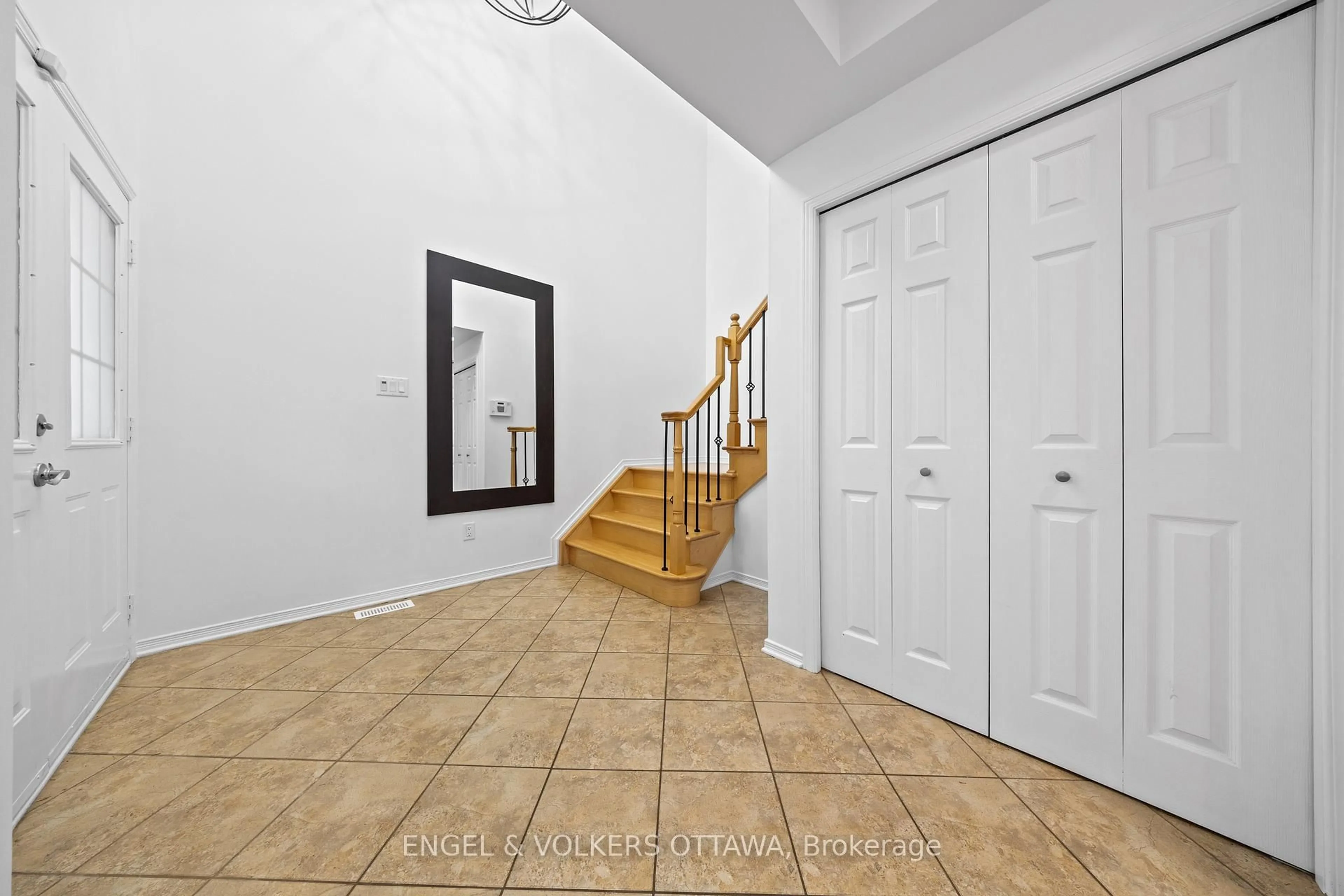 Indoor foyer for 57 Newcastle Ave, Ottawa Ontario K2K 3B5