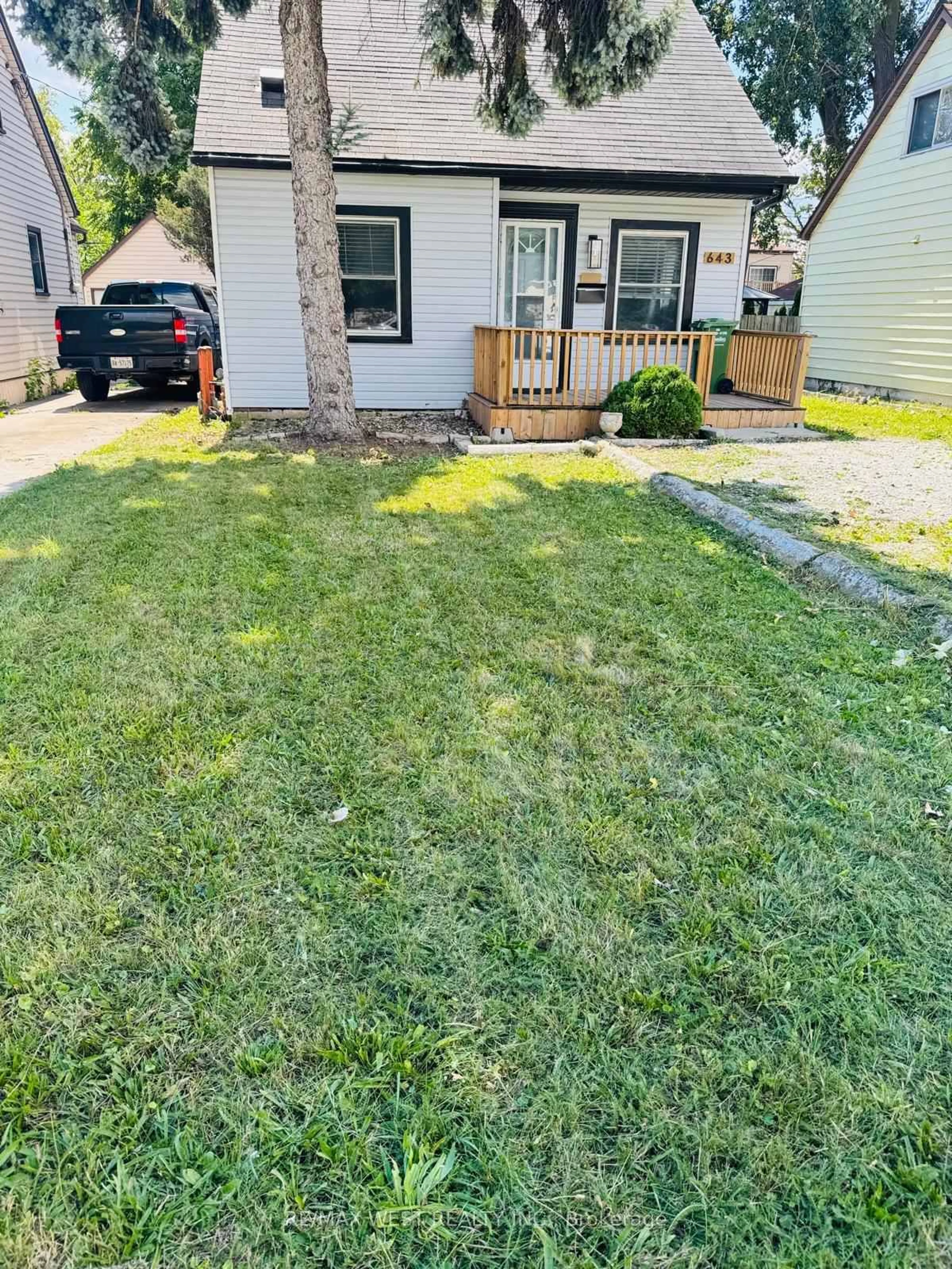 A pic from outside/outdoor area/front of a property/back of a property/a pic from drone, street for 643 Charles St, Windsor Ontario N8X 3G6