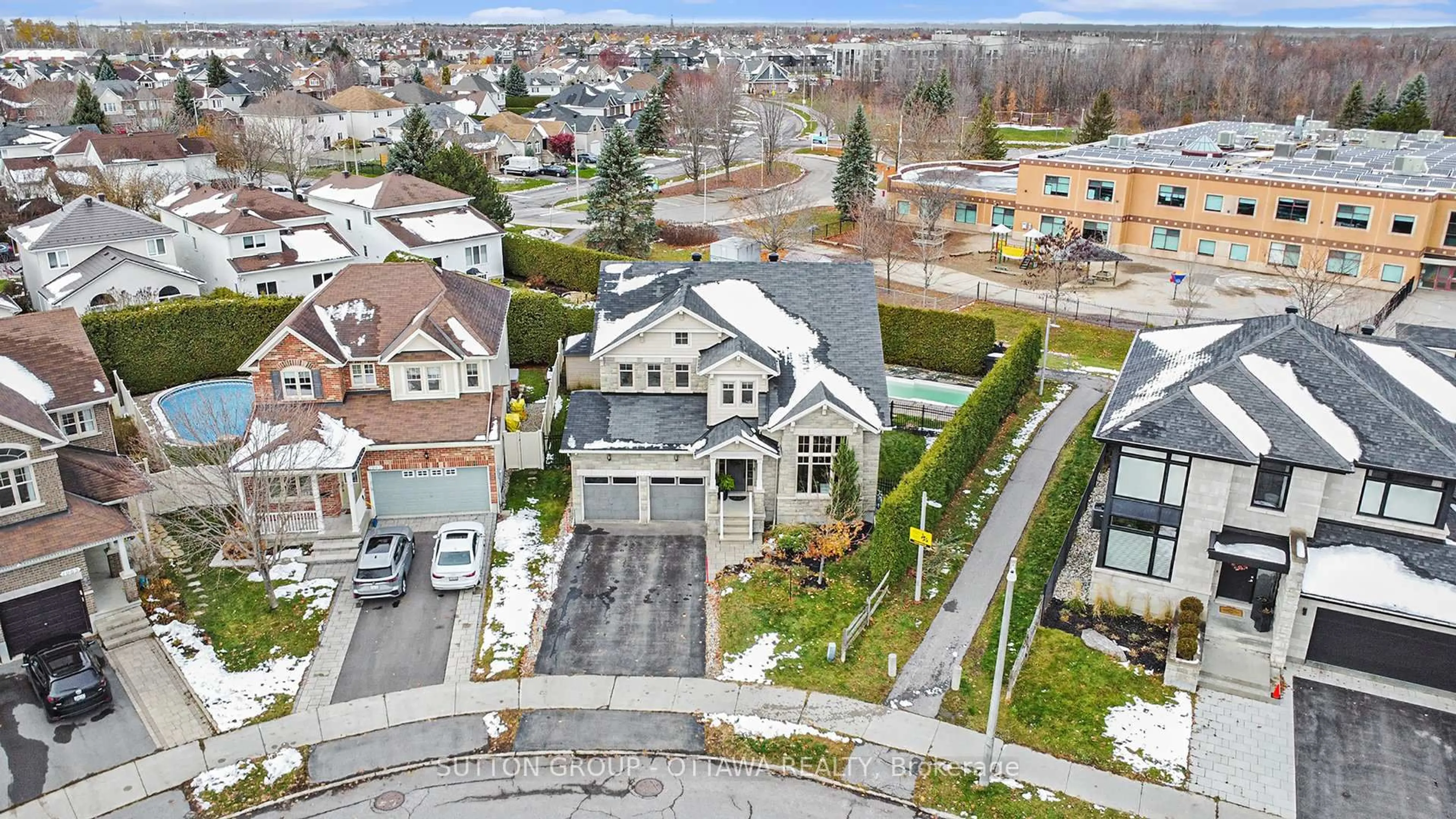 A pic from outside/outdoor area/front of a property/back of a property/a pic from drone, street for 1969 Plainhill Dr, Ottawa Ontario K4A 0G1