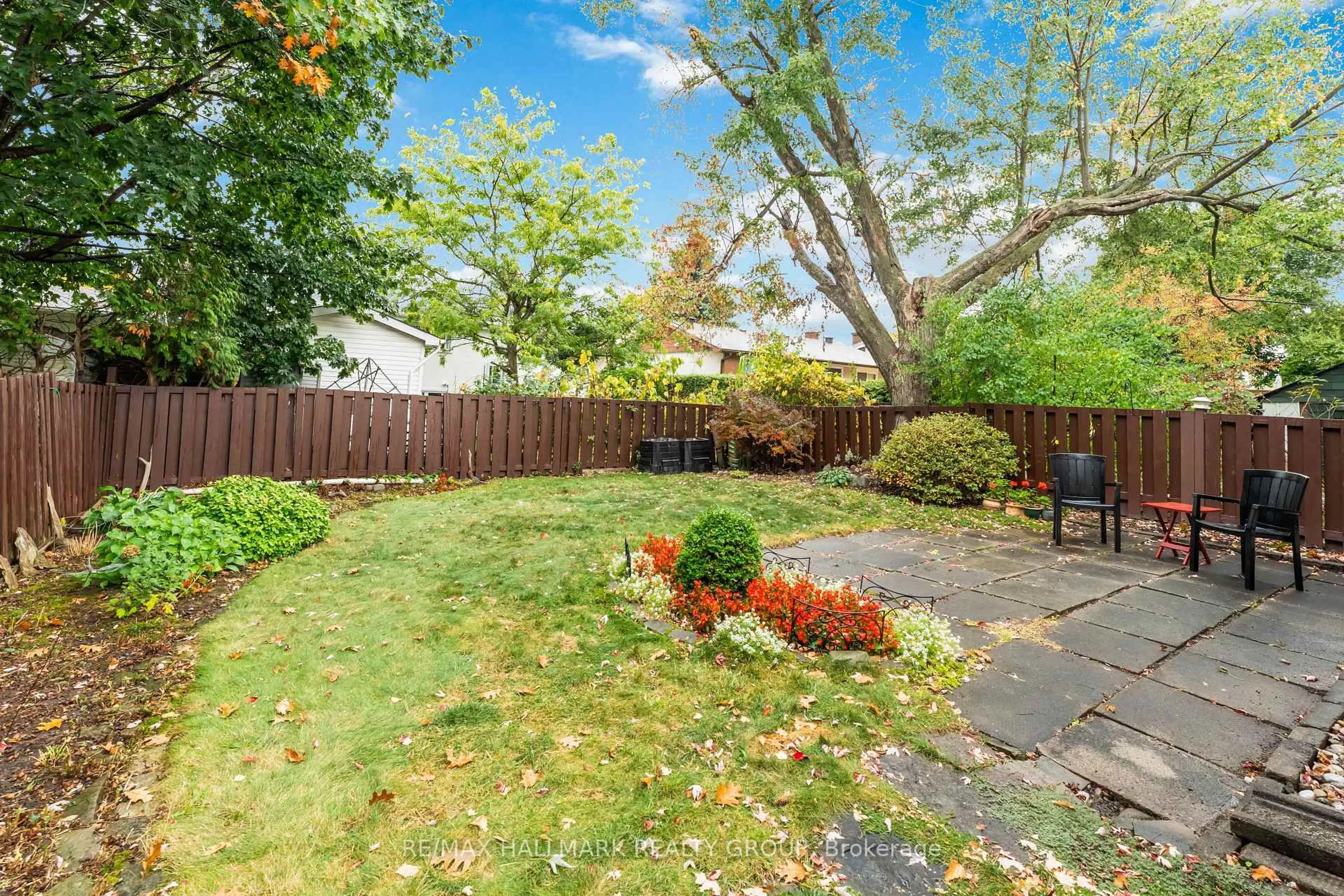 Patio, street for 1884 Elmridge Dr, Ottawa Ontario K1J 6R7