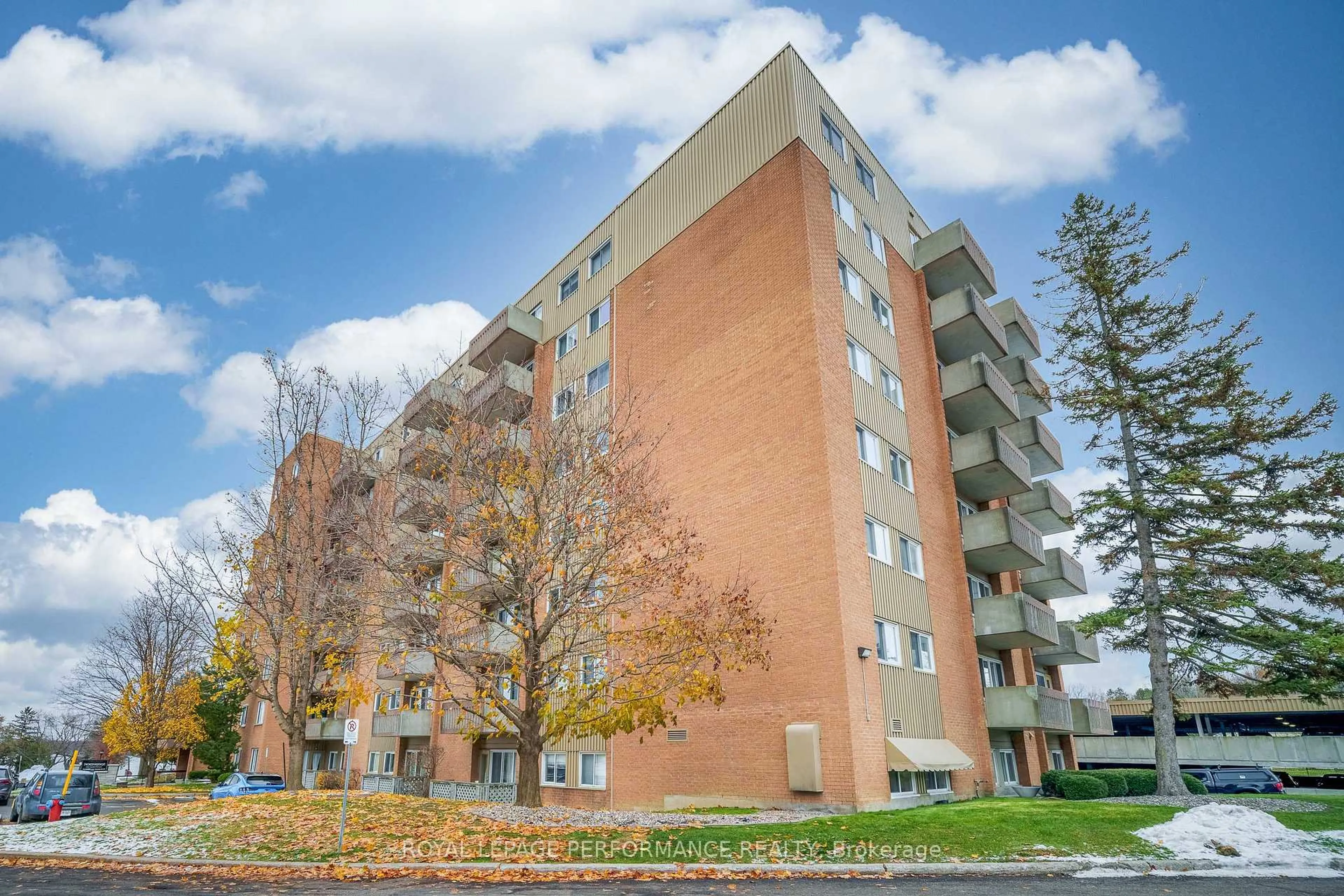 Patio, building for 1599 Lassiter Terr #806, Ottawa Ontario K1J 8R6