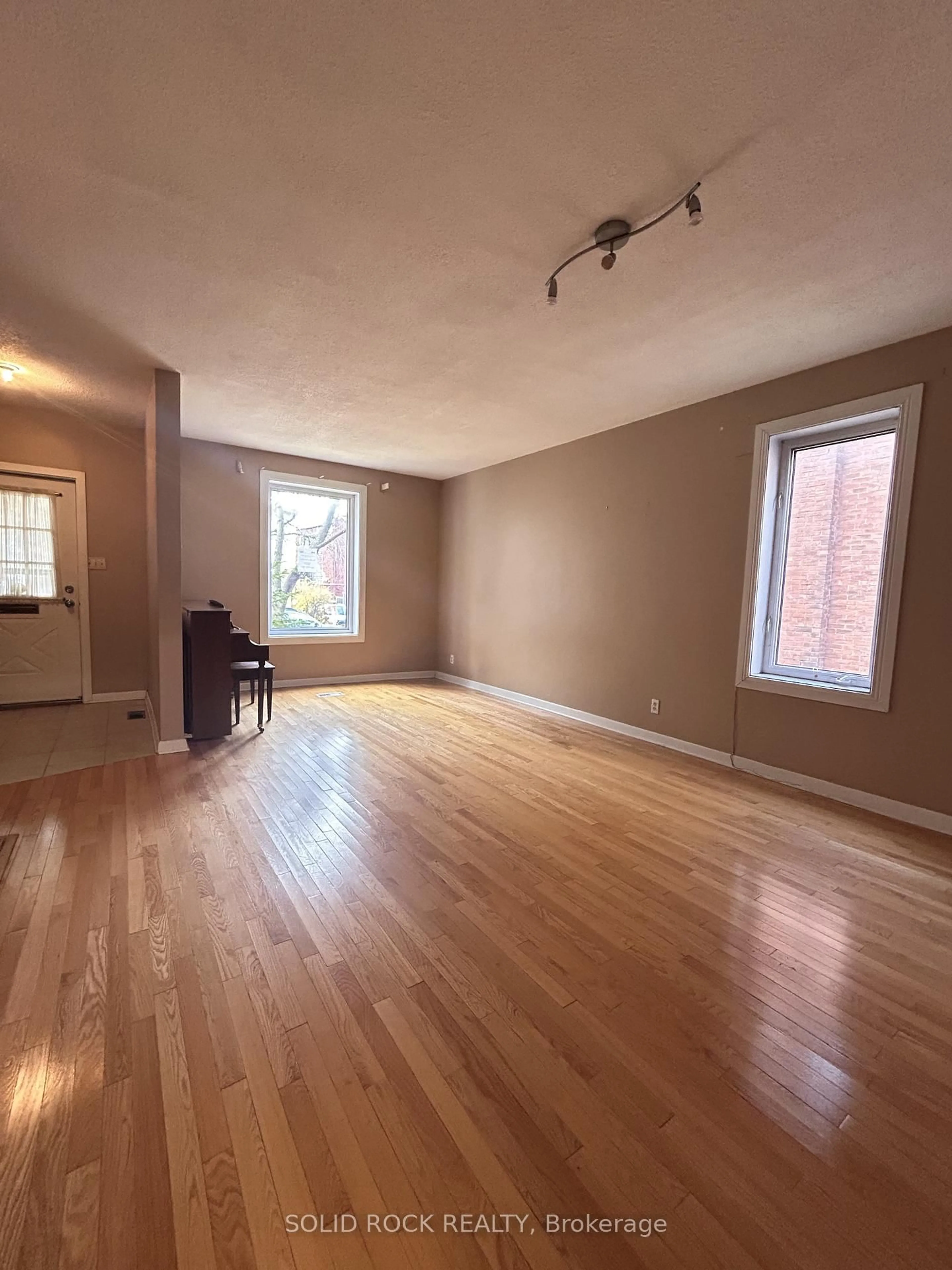 A pic of a room for 11 Melrose Ave, Ottawa Ontario K1Y 1T8