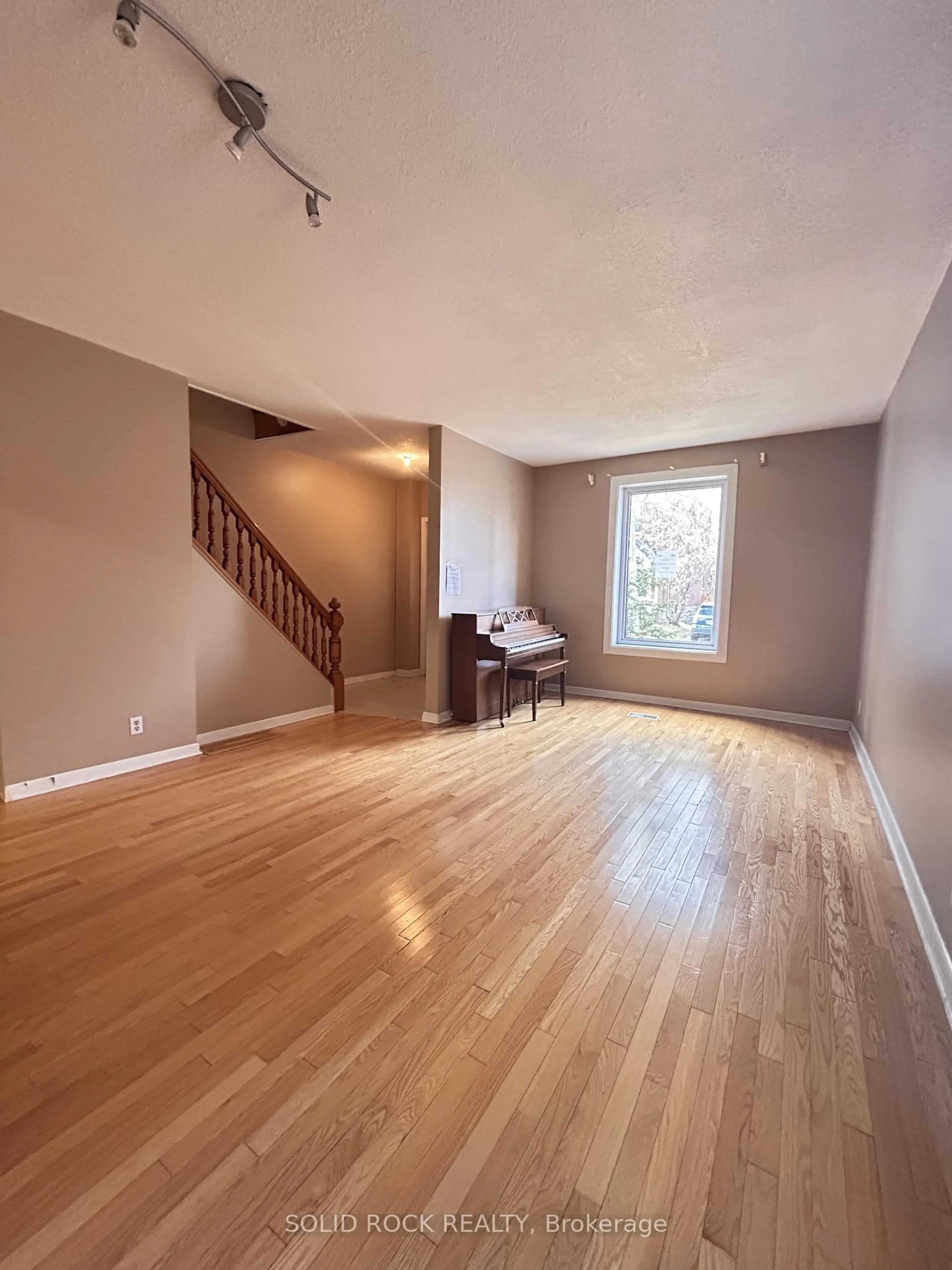 A pic of a room for 11 Melrose Ave, Ottawa Ontario K1Y 1T8