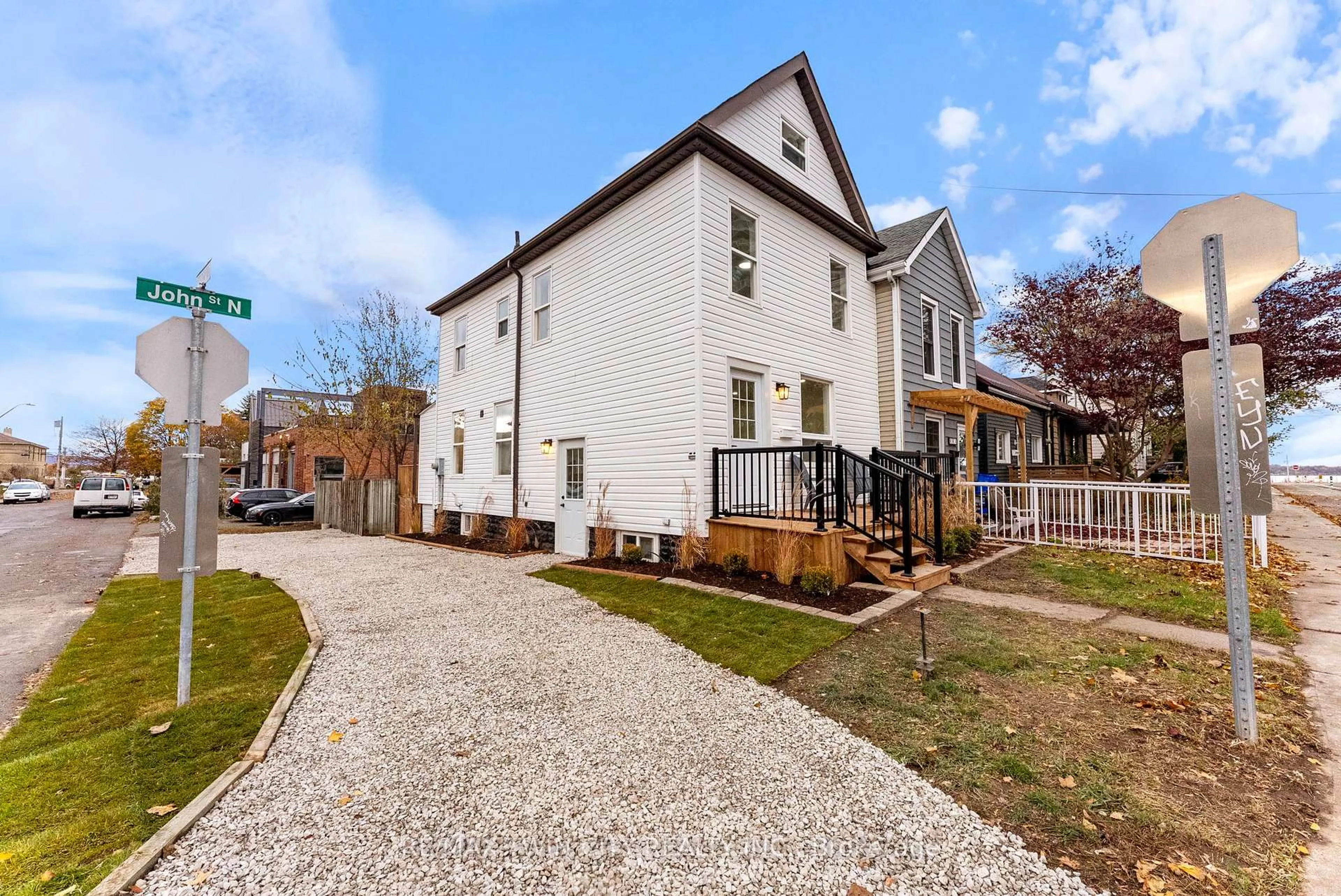 Unknown for 581 John St, Hamilton Ontario L8L 4S2